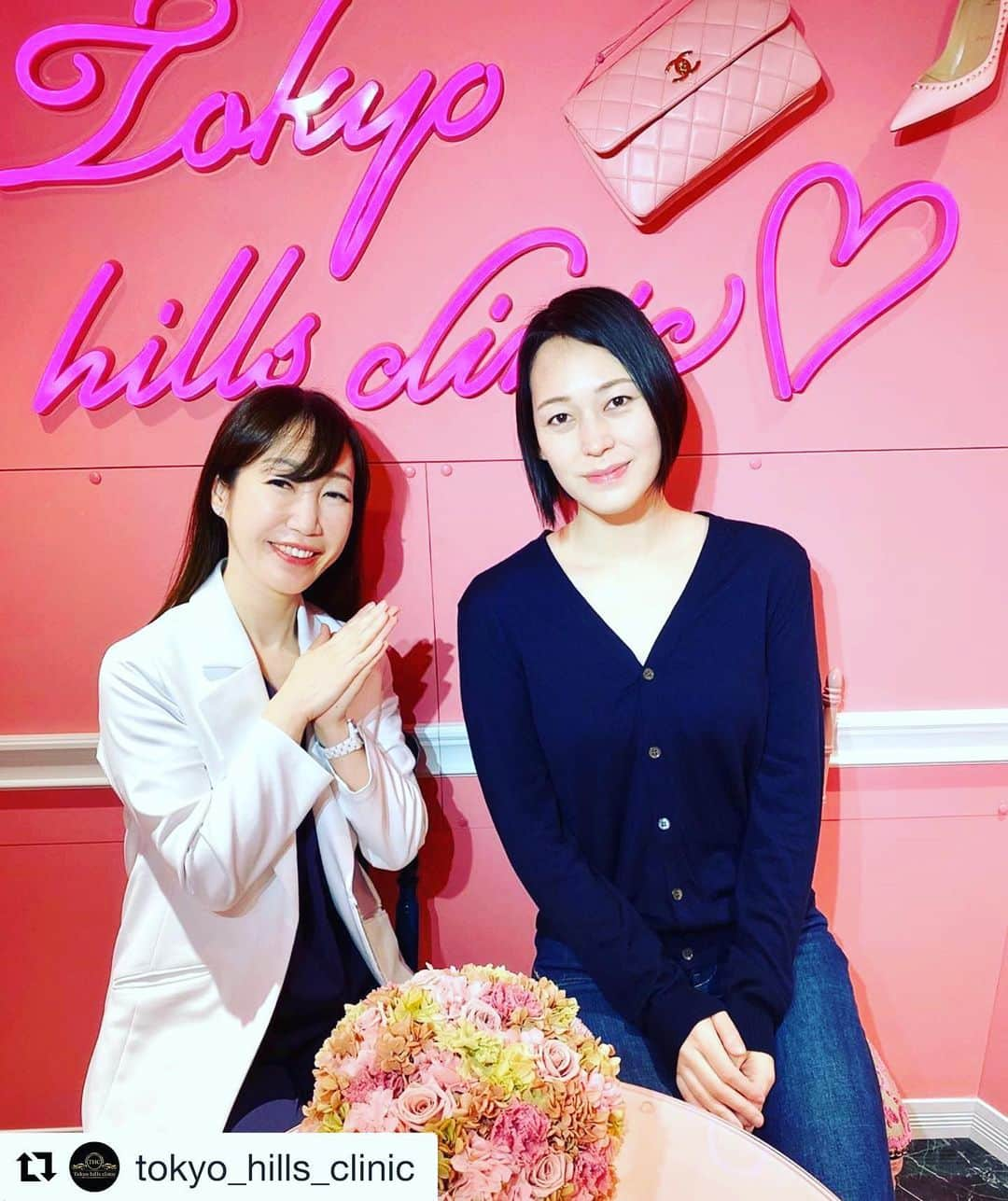 大山加奈さんのインスタグラム写真 - (大山加奈Instagram)「. . お肌のケアにいってきました💄 . いつもありがとうございます😊 .  #Repost @tokyo_hills_clinic with @get_repost ・・・ 元バレーボール日本女子代表、大山加奈様がご来院されました🏐💕﻿ ﻿ 前回までハイドラフェイシャルをお受け頂きましたが、今回のお肌の状態でベビーピールへ切り替えることに🧐✨✨﻿ ﻿ 寒暖差や花粉も飛散しはじめている最中、その時の肌状態にベストなものをしっかりご提案致します❣️❣️💐✨﻿ ﻿ 大山様も、相変わらず色白美肌をキープされていますね🥺💖﻿ 次回のご来院もお待ちしております🌈😊✨﻿ ．﻿ #東京ヒルズクリニック #tokyohillsclinic #新宿院 #岡崎院 #高田馬場美容クリニック #医療アートメイク #アートメイク眉 #ハイドラフェイシャル #ハイドラフェイシャルとは #ピーリング #毛穴ケア #毛穴 #毛穴の黒ずみ #毛穴レス #毛穴の開き #毛穴洗浄 #毛穴吸引 #肌質改善 #そばかす治療 #レーザートーニング #美女アスリート #バレーボール選手 #女子バレー #バレーボール日本代表  #オリンピアン #大山加奈 #春の高校バレー #春高バレー」2月21日 12時41分 - kanaoyama0619