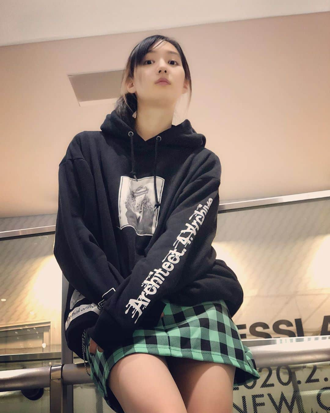 道江幸子さんのインスタグラム写真 - (道江幸子Instagram)「炙りえんがわ食べたい﻿ ﻿ ﻿ ﻿ ﻿ ﻿ ﻿ ﻿ #fashion #ファッション #model #nylon #nylonjapan ﻿ #美脚 #脚 #脚やせ #脚フェチ #脚トレ #美脚モデル #脚長 #生脚 #脚長効果 #足 #足元倶楽部 #足痩せ #streetfashion #足部美甲 #足下倶楽部 #太もも痩せ #太もも #上から #上から目線 #ミニスカート #ふともも #ミニスカ #装苑 #全身 #全身コーデ ﻿」2月21日 12時42分 - sachiko_michie