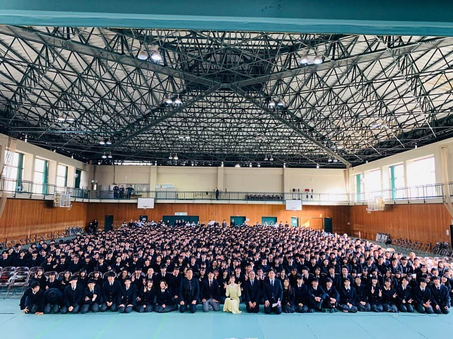 渡辺美優紀さんのインスタグラム写真 - (渡辺美優紀Instagram)「. 奈良県でいくつかの高校が合併してしまうということで、私の母校も閉校してしまいます。 寂しいですし、悔しい気持ちもありましたが、 私の心の中ではずっと大切な母校だから、名前がなくなったとしても心の中に在り続けていきたいです。 物語に続きがなくても物語が完結したとしても、振り返って語り合えれば存在し続けるものだと信じています❤︎ そして平城高校を通じて出会えたご縁を大切にしていきたいです！！ お招きしていただきありがとうございました😊❤︎ . #平城高校 #奈良県」2月21日 12時57分 - miyukichan919