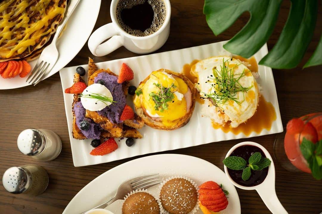 KAUKAU/カウカウハワイさんのインスタグラム写真 - (KAUKAU/カウカウハワイInstagram)「朝食・ランチのみ営業の、ちょっとレアな新レストラン、ソルト・アンド・ペッパーカフェ。場所はアラモアナセンターすぐ近くです😉 お洒落な店内や、お料理はハワイにきたら絶対に試したい！アメリカンな朝食が楽しめます！！ 是非KAUKAUで、「ソルト・アンド・ペッパーカフェ」と検索してくださいね👆🏻 ◆ウェブでは、毎日ハワイのホットな情報を更新中！プロフィールのリンクから！！◆ #hawaii #KAUKAU #Waikiki #HawaiiNews #sunset #coupon #HawaiiCoupon #restaurant #shopping #instahawaii #ハワイ #ワイキキクーポン #ハワイクーポン #カウカウ #カウカウクーポン #ハワイごはん #ハワイご飯」2月21日 13時03分 - kaukau_hawaii