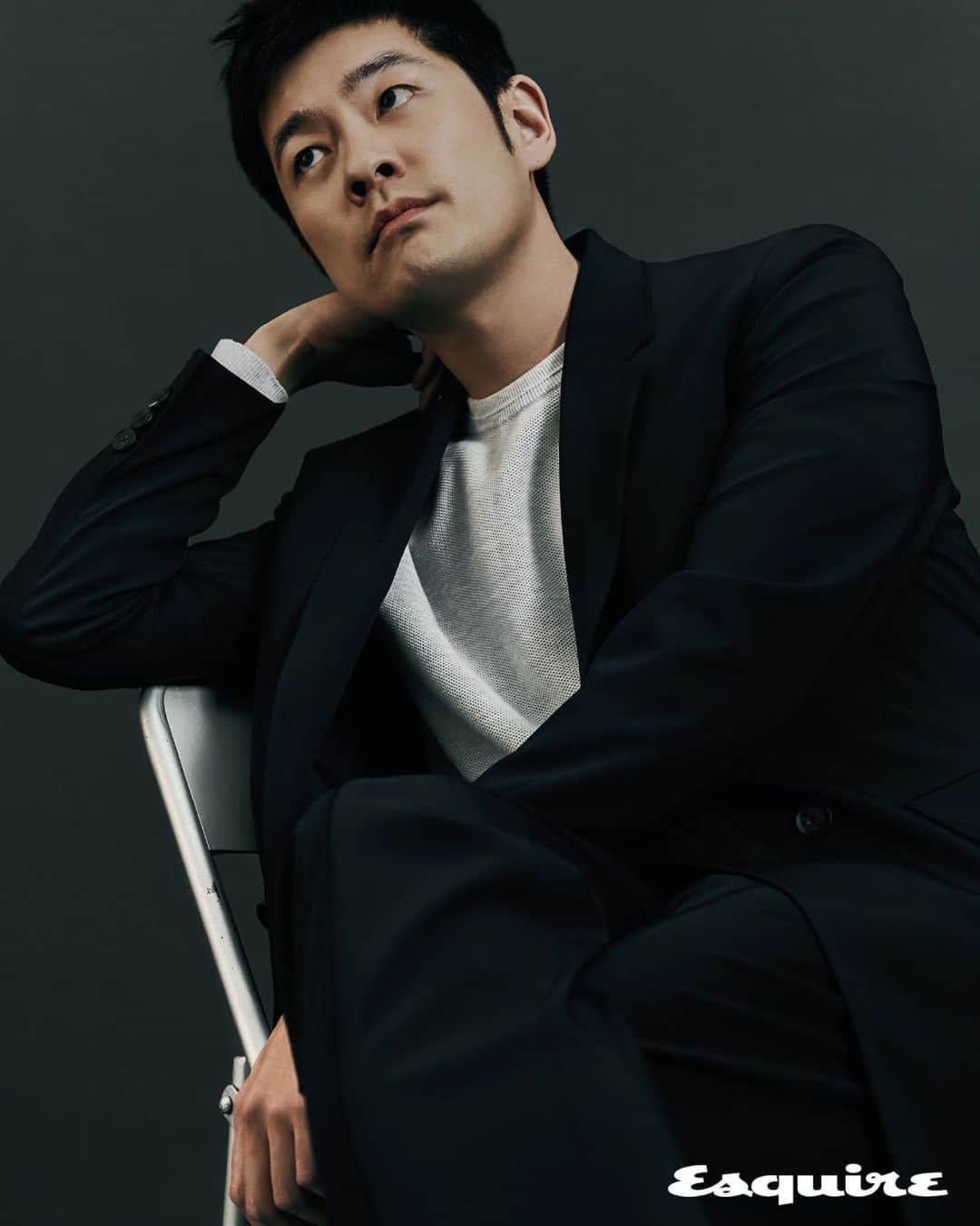 チャン・ギハのインスタグラム：「#타임옴므 #에스콰이어 #TIMESCOPE #세상을보는눈 @timehomme_official @esquire.korea」