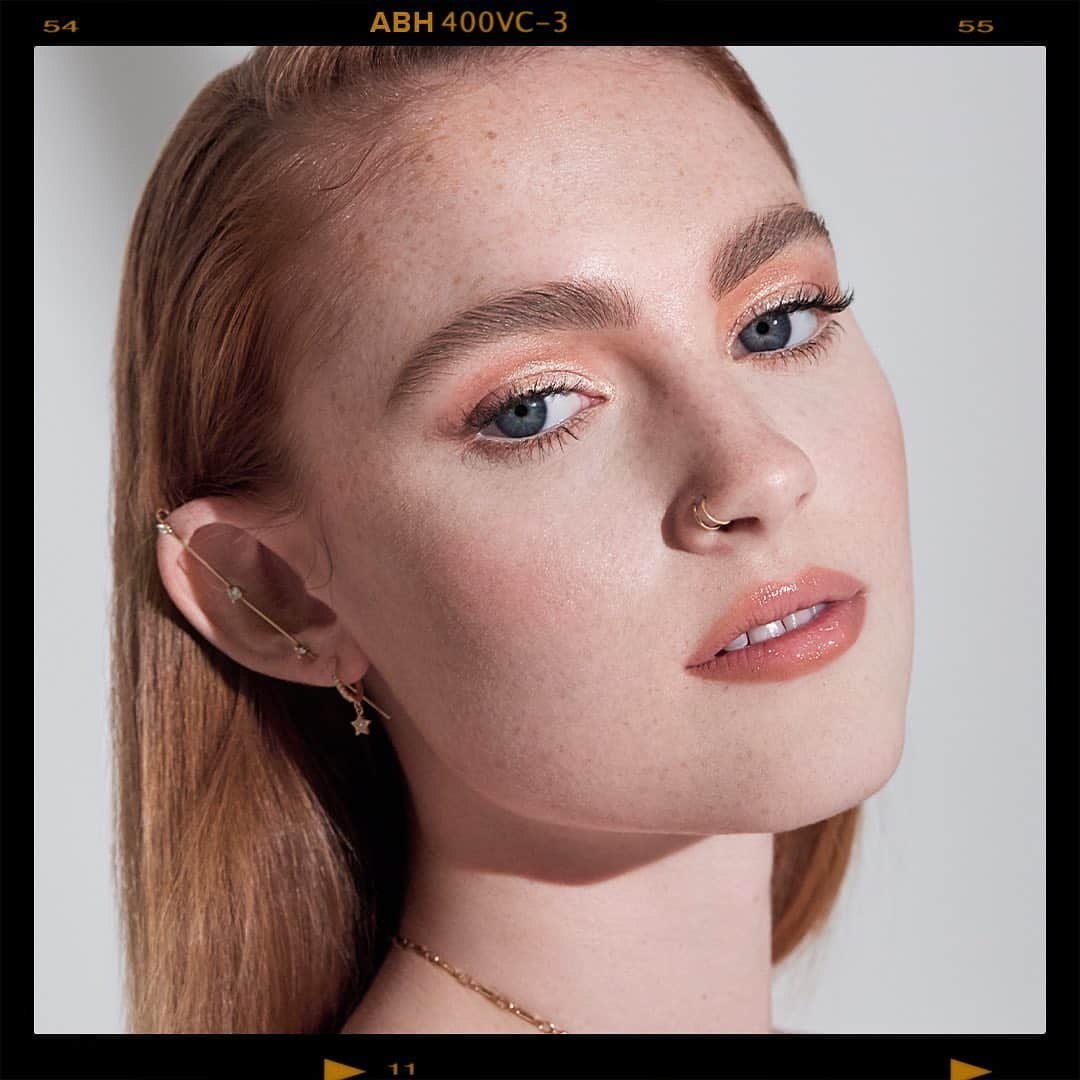 Anastasia Beverly Hillsさんのインスタグラム写真 - (Anastasia Beverly HillsInstagram)「Feathered and refined brows in five minutes.  Get the look ⬅️ swipe left  #anastasiabrows」2月21日 13時24分 - anastasiabeverlyhills