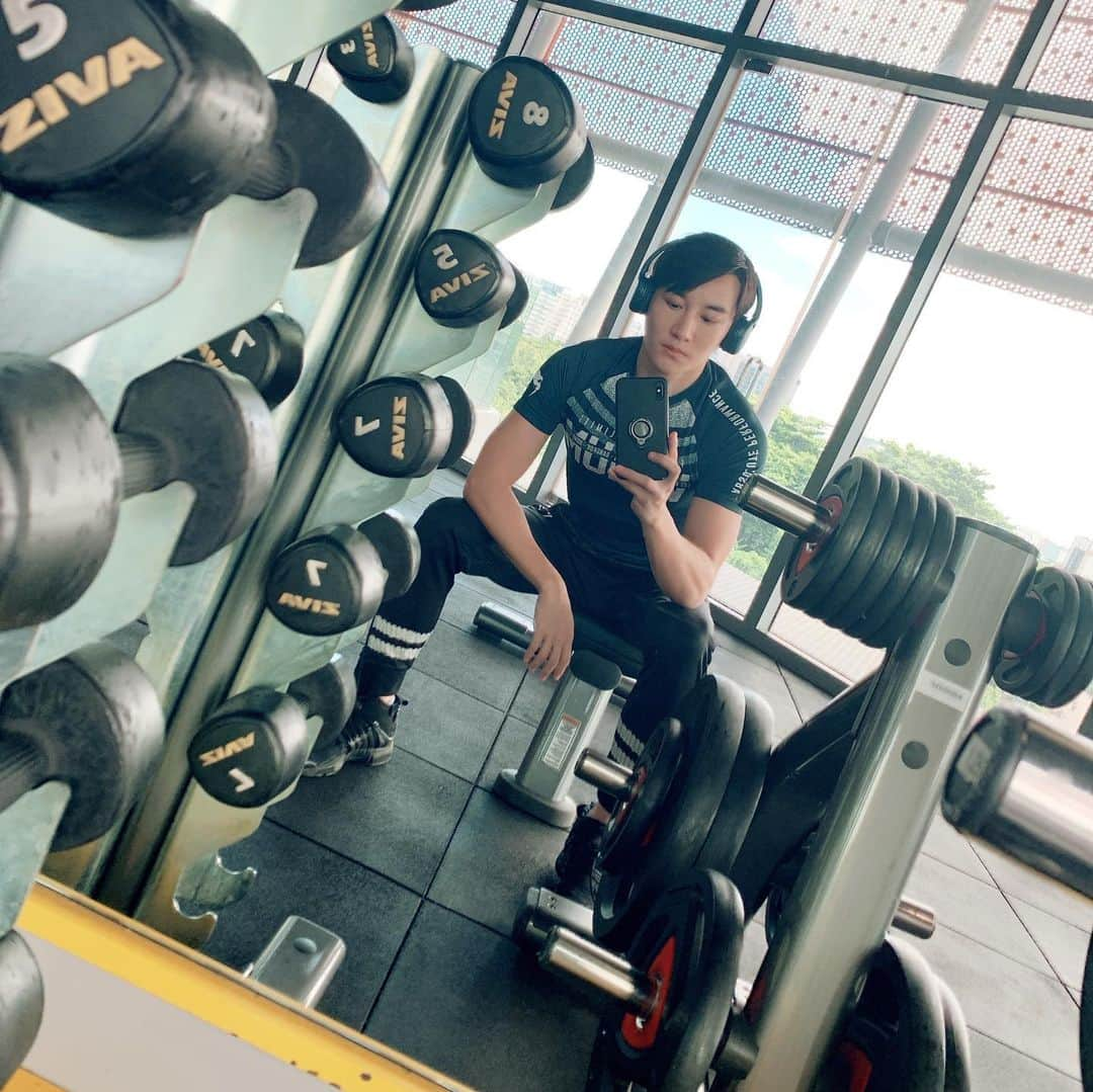 プリンス・マックのインスタグラム：「I hate people who goes to the gym just to take photos, anyways here’s a photo of me. #gym #gymlife #malaysia #princemak #kualalumpur」