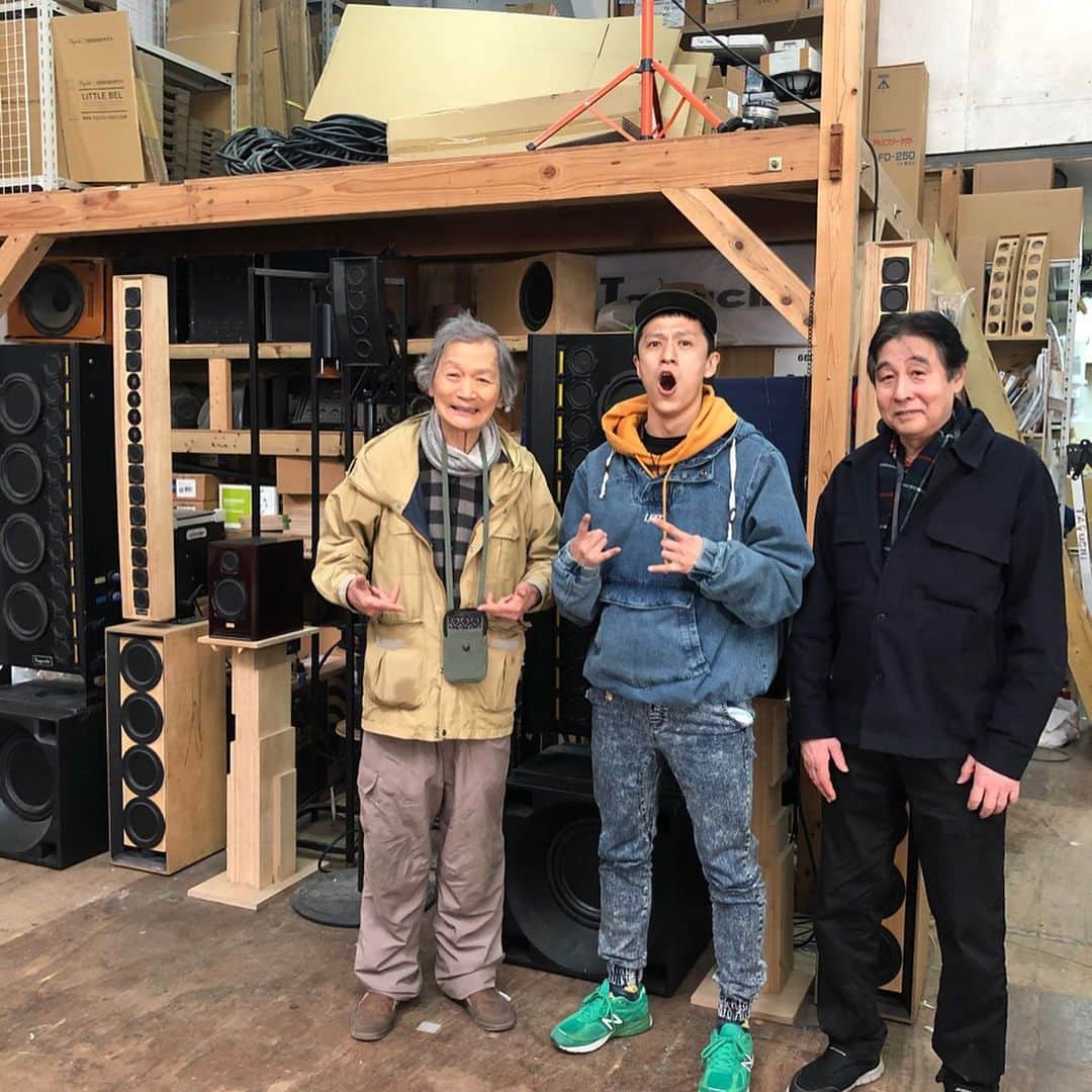 Bunta のインスタグラム：「先日見学しに行ったTAGUCHIスピーカー♨️ 最高の音体験だった🙏🙏🙏 フラットコーンのみで作られたスピーカーの音の解像度を色んな人に体感してみて欲しいと思った♨️ #taguchispeaker  #soundstudionoah  http://www.taguchi-craft.jp」