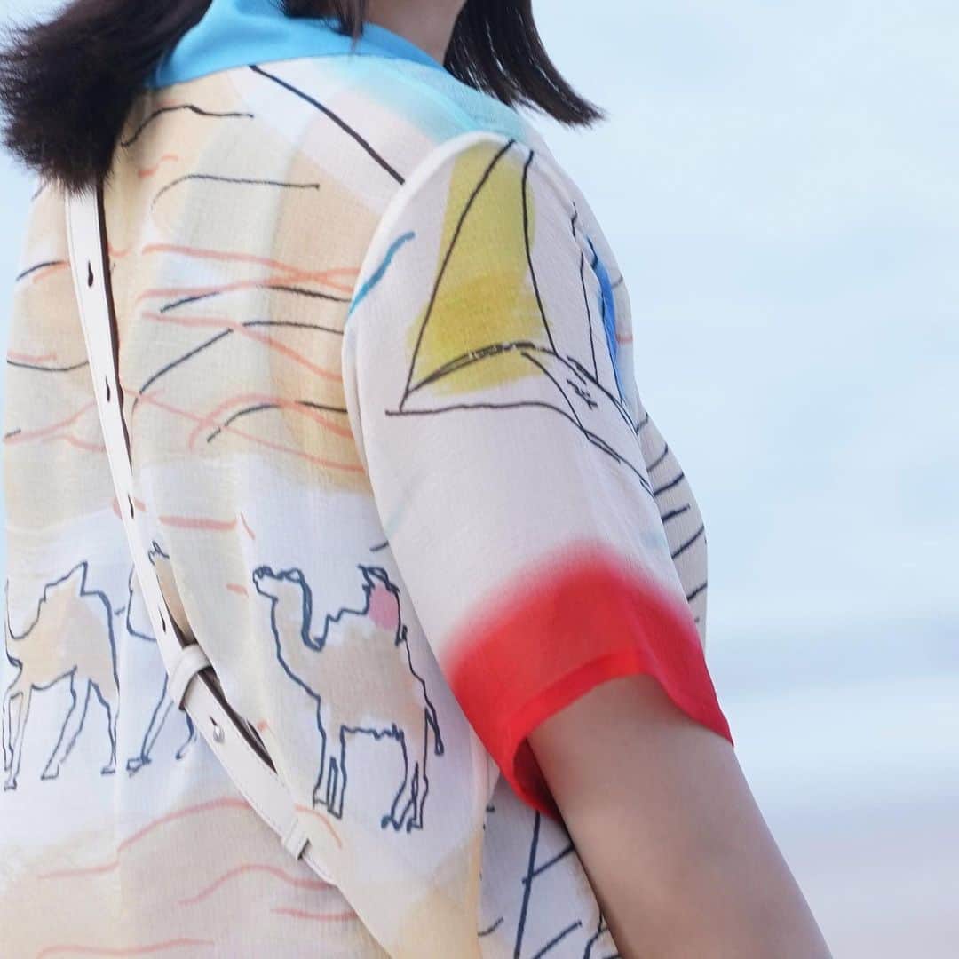 フジテレビ「コンフィデンスマンJP」さんのインスタグラム写真 - (フジテレビ「コンフィデンスマンJP」Instagram)「. 今回の舞台は"伝説の島"ランカウイ島🏝️ . 『#コンフィデンスマンJP #プリンセス編』 ✨🌹5.1［FRI］ROADSHOW🎬✨ . #ダー子さんその表情は⁉️ #百戦錬磨のコンフィデンスマンに訪れる #最大の危機⚡️ #詐欺師大集合で #最後に笑うのは誰⁉️ #コンフィデンスマンの世界へようこそ💖 . #長澤まさみ #東出昌大 #小手伸也 / #小日向文世 #映画」2月21日 14時08分 - confidenceman_jp