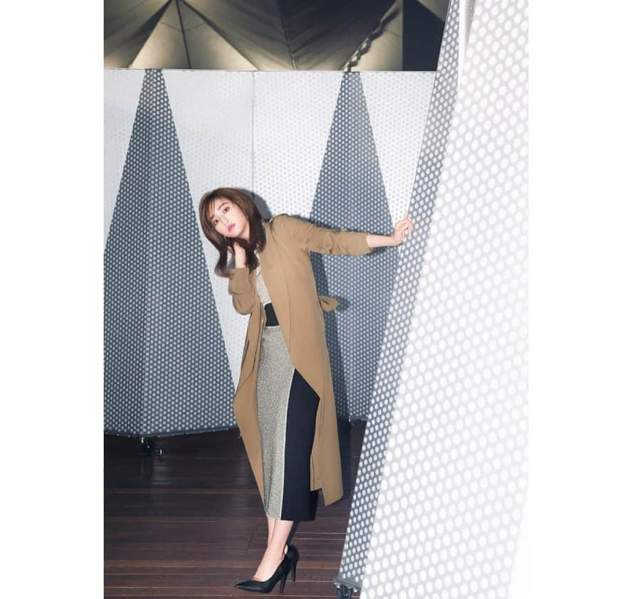 リエンダさんのインスタグラム写真 - (リエンダInstagram)「rienda2020 Spring&Summer Collection vol.1 【amorous】 ━━━━━━━━━━━━━━━ ☑︎Soft Gown Coat WHT/BLK/BEG/L/PNK ¥9,980+tax (110DS630-1050) ※3月下旬発売予定 ㅤㅤㅤㅤㅤㅤㅤㅤㅤㅤㅤㅤㅤ ☑︎Color block Knit OP BLK/L/BRN/L/PNK ¥7,980+tax (110DS673-0310) ※3月下旬発売予定 ㅤㅤㅤㅤㅤㅤㅤㅤㅤㅤㅤㅤㅤ ☑︎round marbleピアス BEG/GRY ¥2,480+tax (110DS256-0460) ※3月上旬発売予定 ㅤㅤㅤㅤㅤㅤㅤㅤㅤㅤㅤㅤㅤ ☑︎clear switching pumpus BLK/BEG/SLV ¥9,980+tax (110DS255-0280) ※3月上旬発売予定 ━━━━━━━━━━━━━━━━━ MODEL：AKANE HOTTA(@akanehotta ) PHOTOGRAPHER：EIJI HIKOSAKA(@hikosakaphoto) HAIR＆MAKE:NAYA( @naya__hairmakeup) ━━━━━━━━━━━━━━━━━ #rienda #newrienda」2月21日 14時31分 - rienda_official