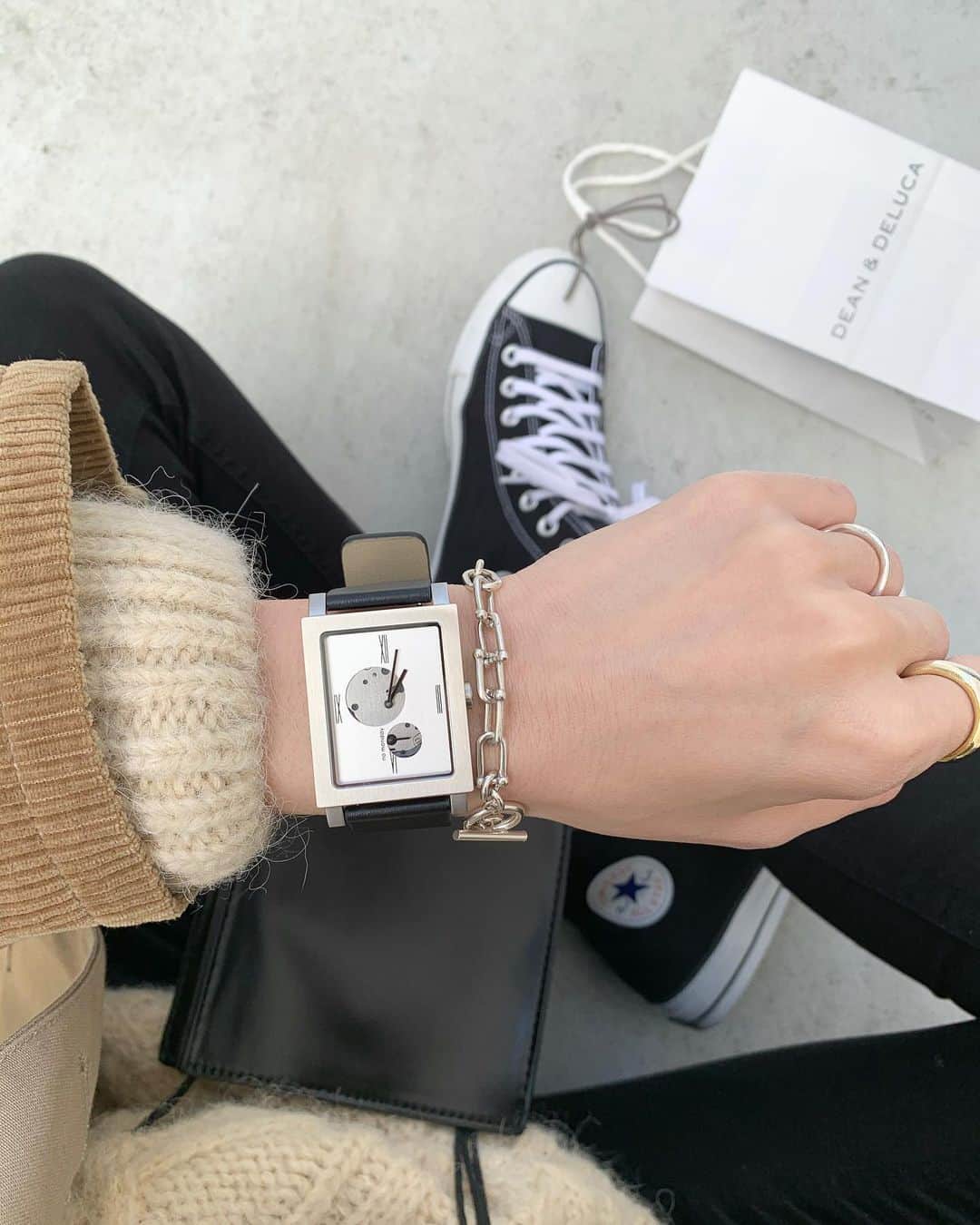 Mie Kawanoのインスタグラム：「久しぶりに腕時計をNew  in⌚️ @nomonday_jp のこのデザインに一目惚れ つけてたら色んな人に褒められました♡  クーポンコード【cotara213】で10%off になるみたいです𓂃𓂂 ____________________________________________ #ノーマンデー #時計#腕時計#nomanday」