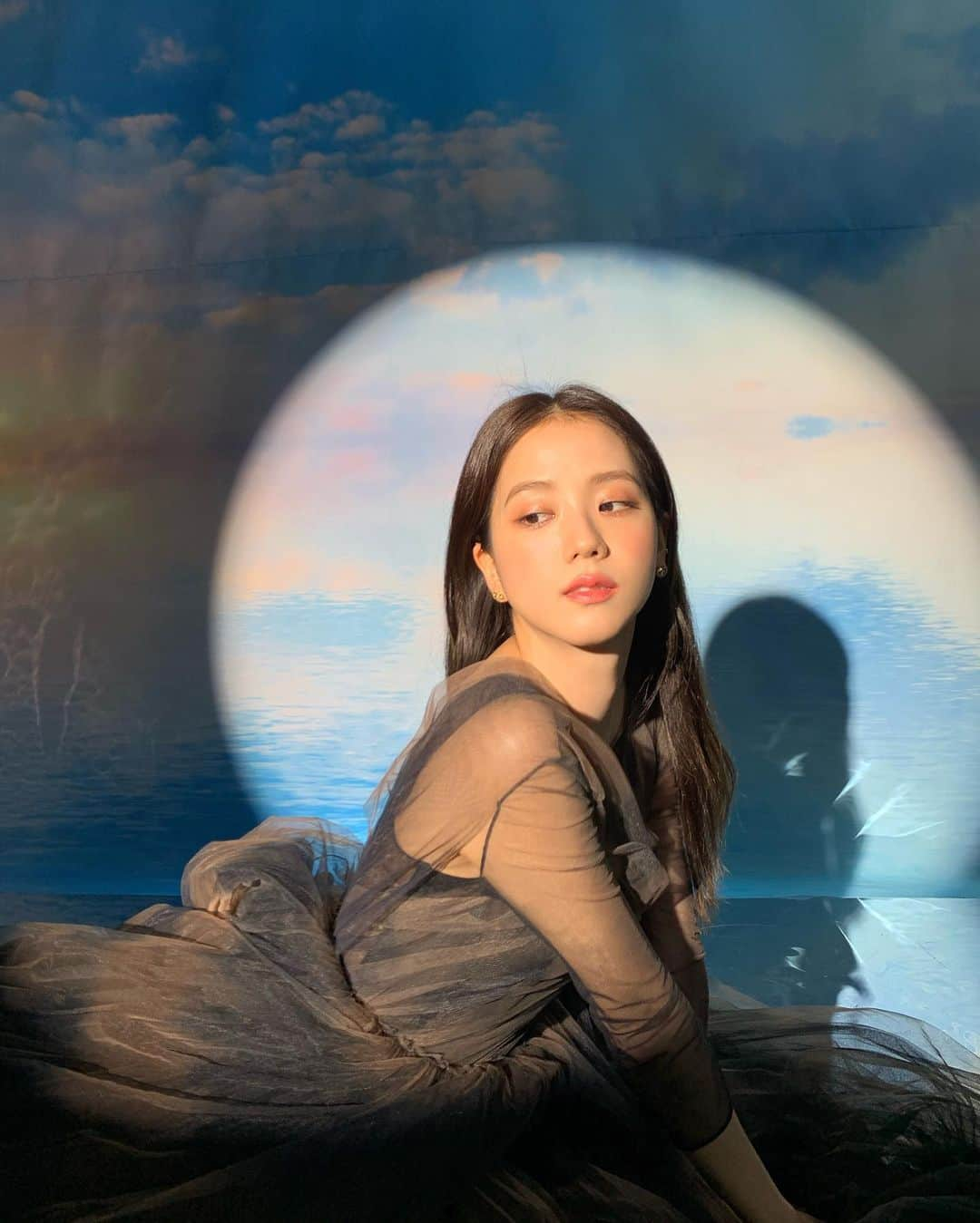 ジスさんのインスタグラム写真 - (ジスInstagram)「#광고 inside the moon 🌔 @dior」2月21日 15時07分 - sooyaaa__