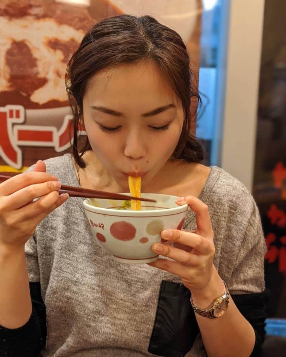 志村玲那さんのインスタグラム写真 - (志村玲那Instagram)「#うどん食べてるところ #とつぜんのメシテロ的な(　˙-˙　) #結構前の写真なんだけどね #おいしいもの食べると元気出るよね #たらこのあとだからうどんの写真にしといた⭐️」2月21日 20時57分 - rena_shimura
