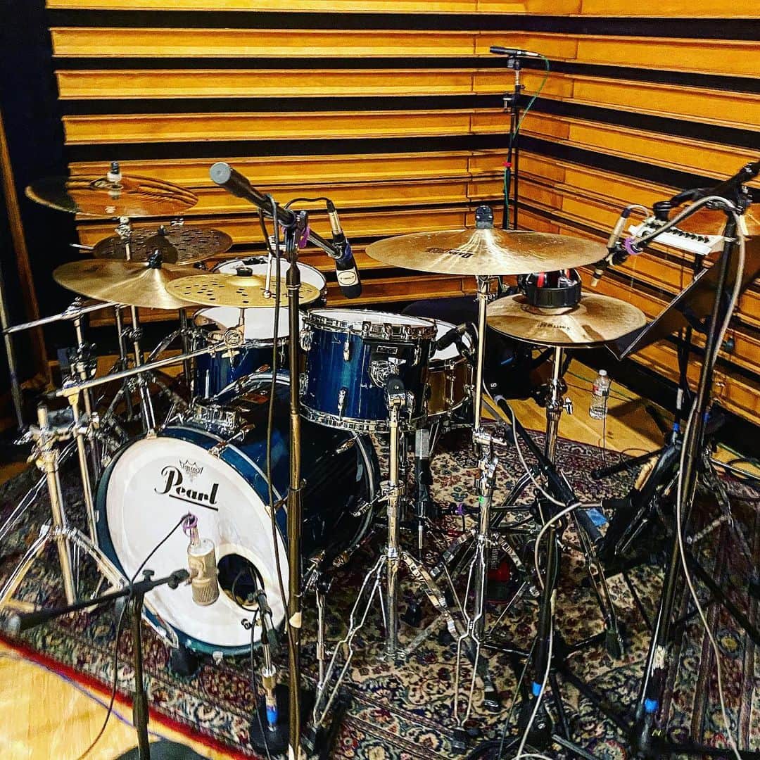 シェーン・ガラースさんのインスタグラム写真 - (シェーン・ガラースInstagram)「Trackin’ @nrgrecording with my dood #traviscarlton 🔥  @pearl.drums.jp @zildjiancompany @vicfirth @remopercussion @canopusdrums @jhaudio @drumlads #pearl #zildjian #vicfirth #MyPerfectPair #remo #canopusdrums #drums #drummer #drummers #drumming #drumstagram #crumbweststudios #drumlads #teamremo  #vf15 #vicfirth #vicfirthsticks #zildjiancymbals #zildjianfamily #remodrumheads  #groove #drumlifeornothing」2月21日 16時00分 - shanegaalaasofficial