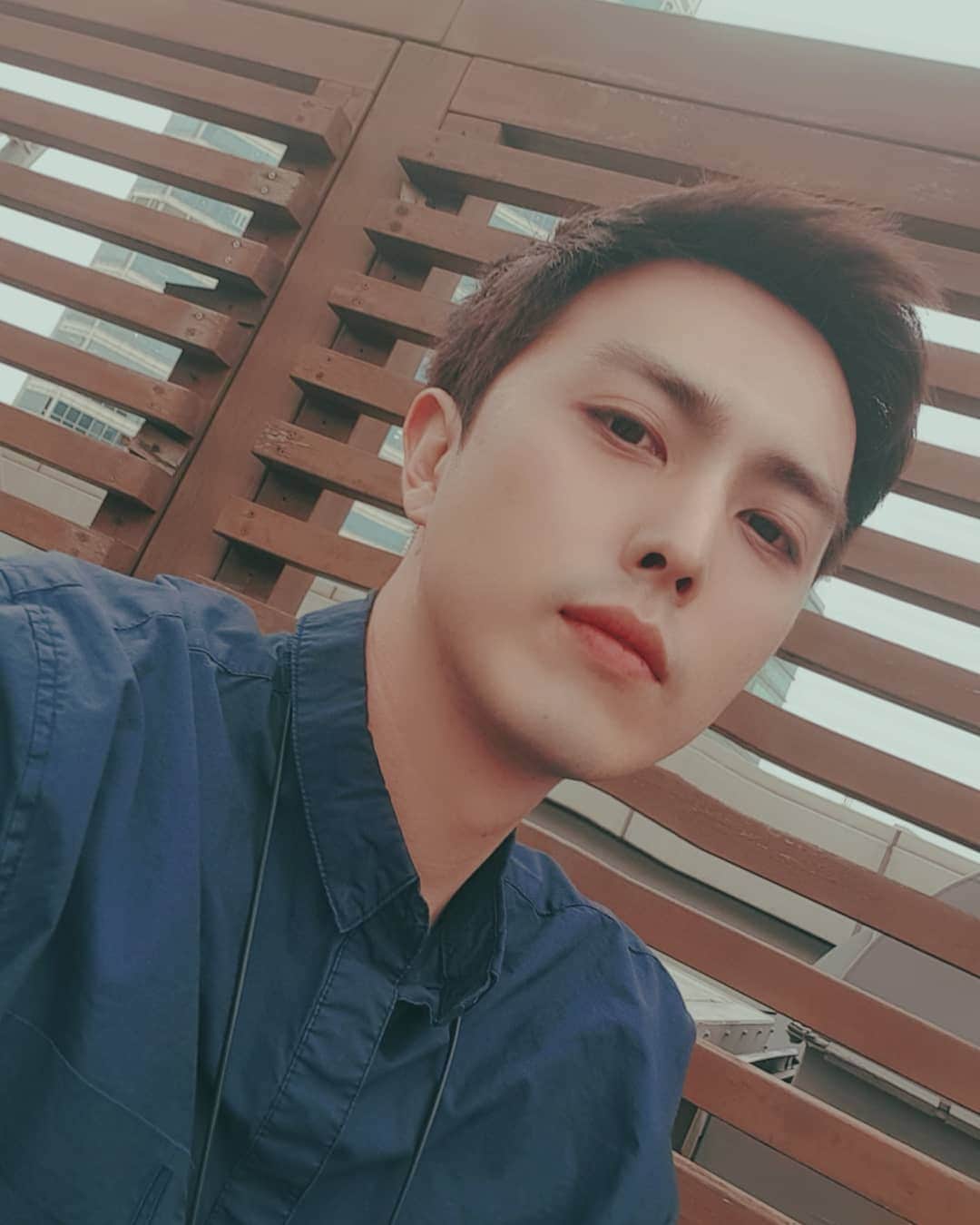 チョン・ヒチョルのインスタグラム：「아래서 위로🤔 #희철#정희철#daily」