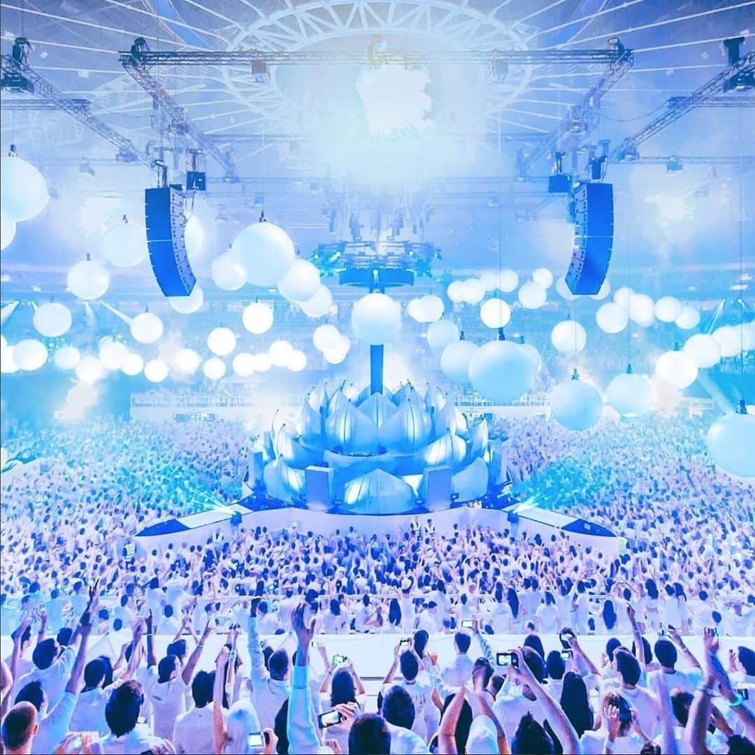 Sensationのインスタグラム：「4 days left until our Regular Sale starts. This is your chance to enter the breathtaking world of Sensation.⁣ ⁣ Regular Sale starts Tuesday February 25th, 12:00 CET at sensation.com⁣ ⁣  #Beyondsensation #Sensation #Sensationwhite #Bepartofthenight #Dressinwhite #Amsterdam #Johancruijffarena #Musicfestival #Countingdown #Celebratelife⁣ ⁣」