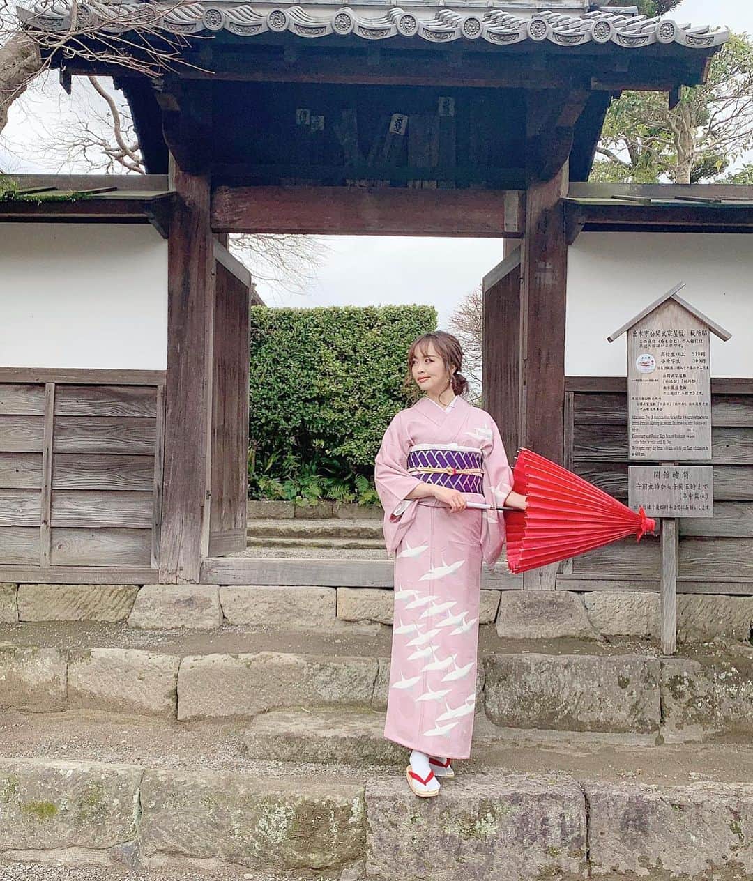 板橋瑠美さんのインスタグラム写真 - (板橋瑠美Instagram)「着物…👘♡﻿ ﻿ ﻿ ﻿ 出水麓武家屋敷群で着物を着付けていただきました♡﻿ ﻿ ﻿ ﻿ 普段滅多に着ることが出来ない着物✨✨﻿ ﻿ ﻿ 日本人ならではの﻿ 日本の誇りになる文化ですね💕﻿ ﻿ ﻿ ﻿ この着物、なんといただいちゃいました💘﻿ ﻿ ﻿ ﻿ ﻿ 出水麓武家屋敷群は、着付け体験した着物をそのままもらえちゃうんです♡﻿ ﻿ ﻿ 嬉しすぎた😭﻿ ﻿ ﻿」2月21日 16時48分 - rumi_official_0616