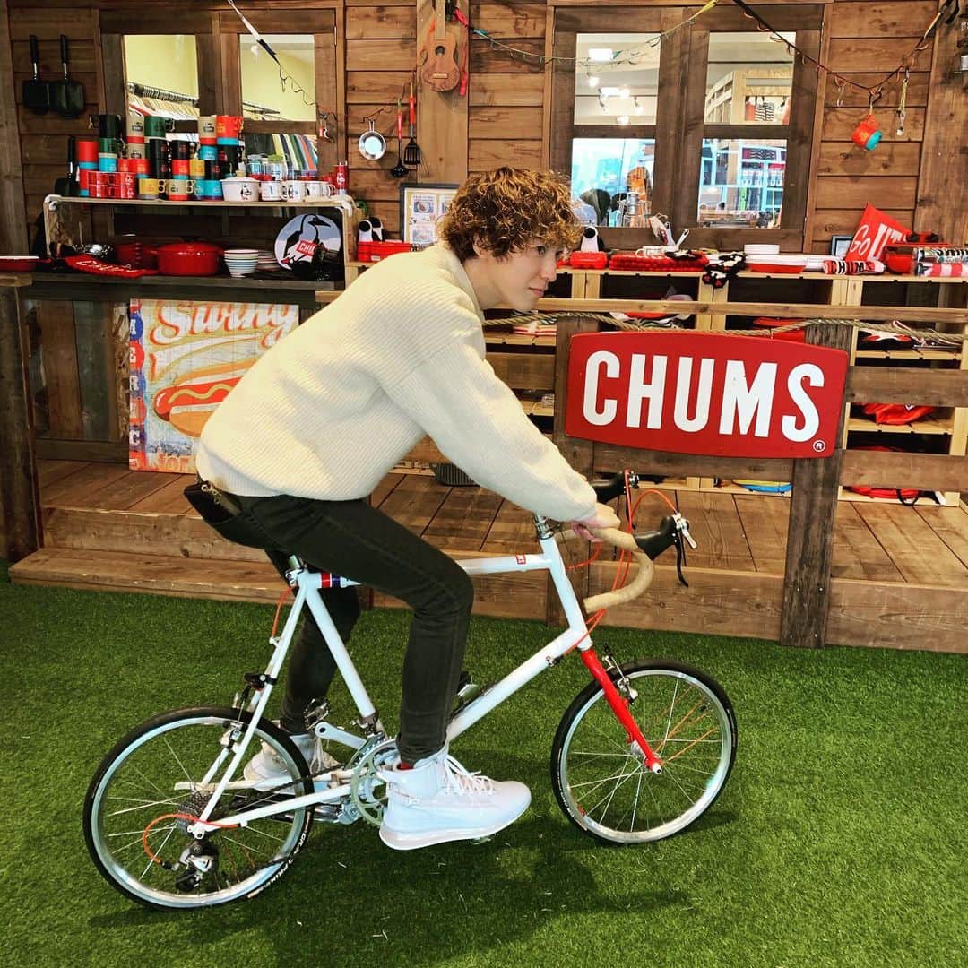 武井優心のインスタグラム：「今日は来週のとある撮影の打ち合わせで @chums_japan へ！  おろしたてのNIKE AIR MAX 720 SATRN履いてった！可愛くて最高💚  まだまだ寒いけどみんな体調管理気をつけて🏥」