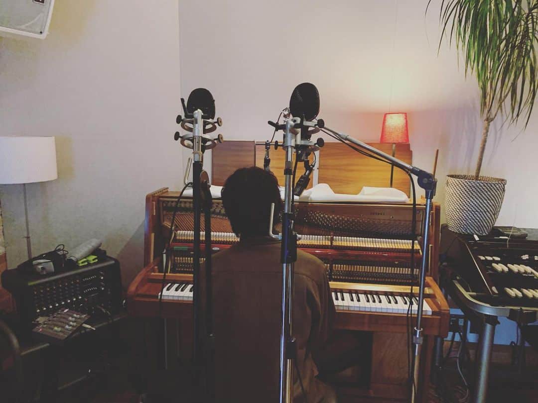 島田昌典のインスタグラム：「#feltpiano  #recording  #coles #bechsteinpiano  #piano #greatstudio」