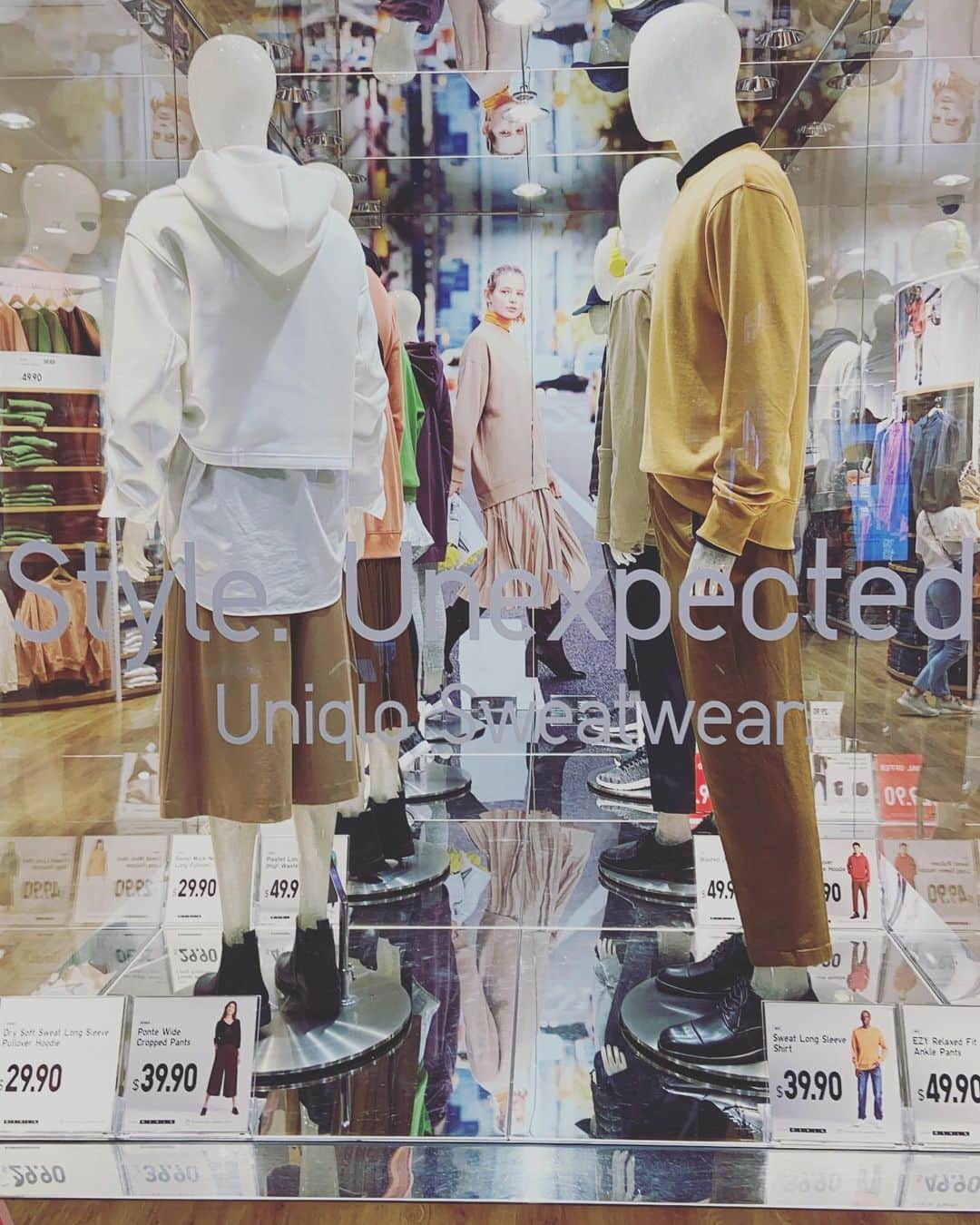 荒尾茉紀のインスタグラム：「世界各国で人気のUNIQLO❣️去年日本で1500円くらいで購入したワンピを発見😂まさかの4500円くらいでした💦UNIQLOクオリティー大好きだけど、こっちで買うと少し高め😅まぁ、人件費が日本の2〜3倍するから仕方ないんだろうけど💦家賃も高いしね💦 #sydney #留学 #uniqlo #ユニクロ」