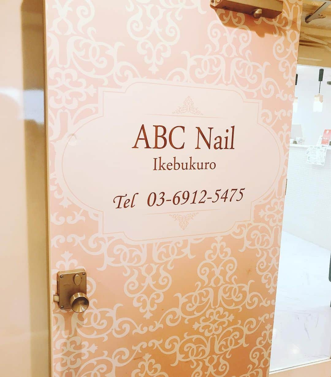 三浦泉さんのインスタグラム写真 - (三浦泉Instagram)「* フットネイル のメンテナンスに  ABCネイル　💅池袋店へ 行って来ました❣️🧸🌼🌸 *  まだサンダル 👡の季節じゃないけど 足元もきれいにして気分も上がります🤗💅✨ * 　ABCネイル　のサロンが　上野や 柏店など　増えてきて人気みたいでする🥰💗 *  あっという間に完成して 仕上がりととてもきれいで嬉しい💅🎉😍 #abcネイル  #ネイルサロン #abcネイル池袋店  #nailsalon  #美容 #美活」2月21日 17時27分 - princessizu1201