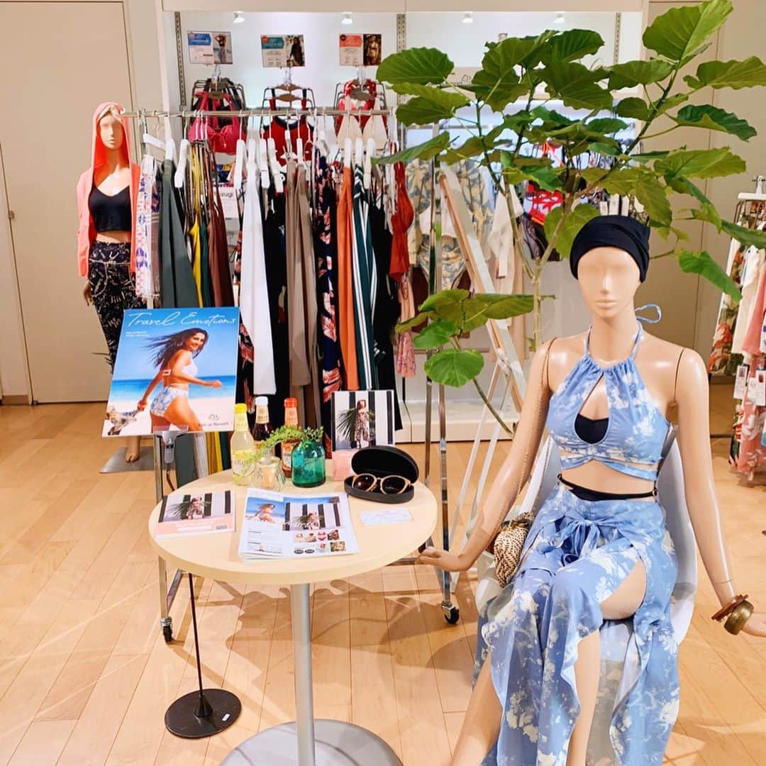 中城あすかさんのインスタグラム写真 - (中城あすかInstagram)「‪@wacoal.jp さんの春夏展示会へお邪魔してきました👙‬ . ‪新商品の「重力に負けないバストケアブラ」のつけ心地がすごく軽くてビックリ！‬ 無重力の状態を作り上げてくれるんだって！ . ‪昼、夜、スポーツ、シーン別にケアする事が大事だそうです🧐 .‬ ‪水着のラインナップも可愛かった🌺‬ . #wacoal #bra #バストケア #バストケアブラ #昼のバストケア #ワコール #ブラ #下着 #SS #SS展示会 #春夏 #ワコールSS」2月21日 17時40分 - asukanakajo