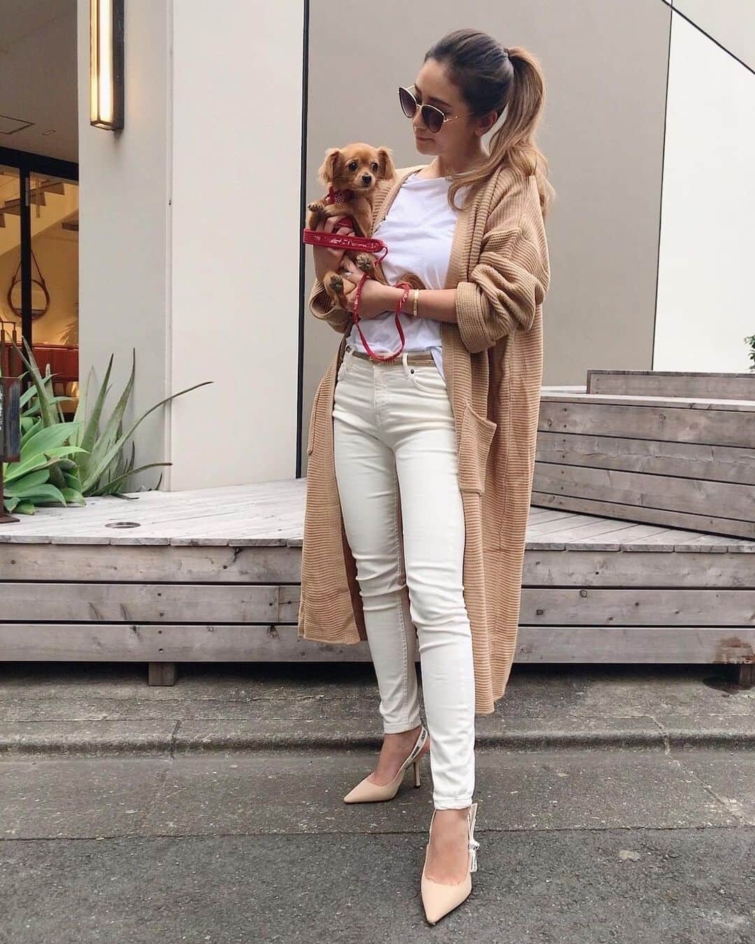 のインスタグラム：「. この前お昼あったかかったから 春先着ようと思ってたカーデ1枚でふてくんのお散歩🐶♡ . 👚@fifth_store ライトニットマキシガウン . 早く毎日あったかくならないかなあ☀️ . #fifth #fifthtl #フィフス #ライトニットマキシガウン #パンツコーデ」