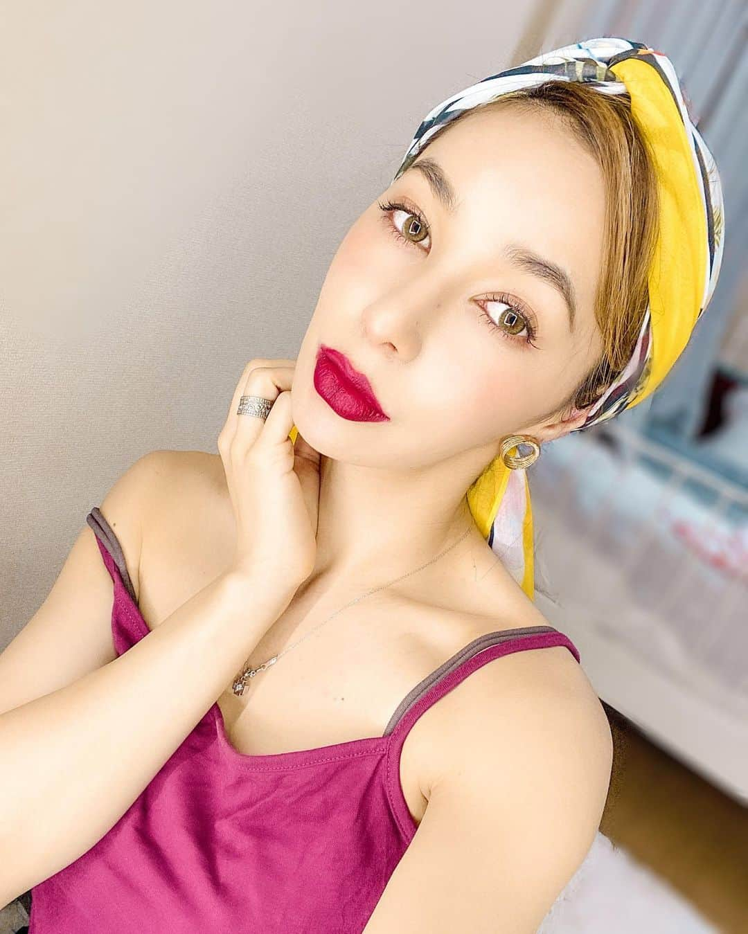 Gabrielaさんのインスタグラム写真 - (GabrielaInstagram)「In love with my new scarfs by RYU+CODE🥰 I usually wear it on my neck, but today  I’m using ut as a turban 😉 The design is inspired by Okinawa and the quality is amazing ♥️ Check all designs on official account 😉 👇  @ryu_code . . . #okinawa #scarf #fashion #code #ryucode #supported #dubai #uae #hijab #muslim」2月21日 17時44分 - rkgabriela