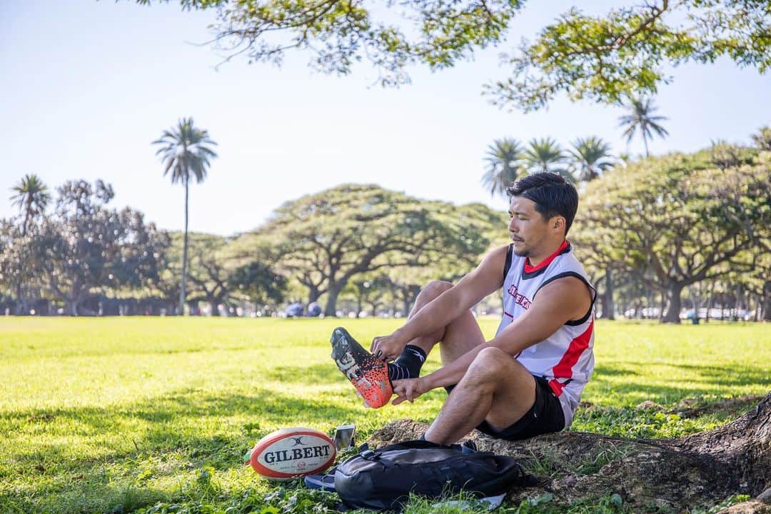 君島良夫のインスタグラム：「Love my job traveling around all over the world🌏with some coconut balls🏉🌴and the killer wheels @xbladesrugbyjp 👟  #Grateful #JEK @jekicking 📷 @yuriko.1204」