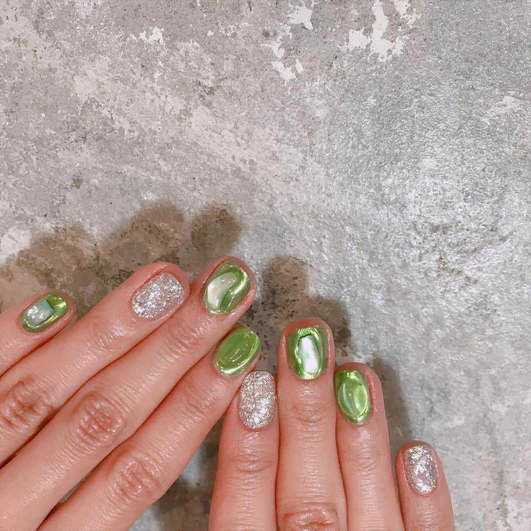 槙田紗子さんのインスタグラム写真 - (槙田紗子Instagram)「N E W 🐛🐛🐛🐛🐛 . . #nail #newnail #greennails」2月21日 17時57分 - saco_makita