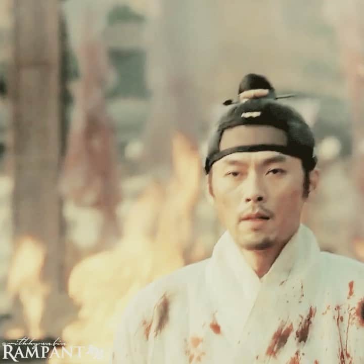 ヒョンビンのインスタグラム：「Have you watched Rampant? 🧟‍♂️ The historical/horror hybrid film is available on Netflix. —— #rampant #창궐 #hyunbin #현빈 #玄彬 #ヒョンビン」