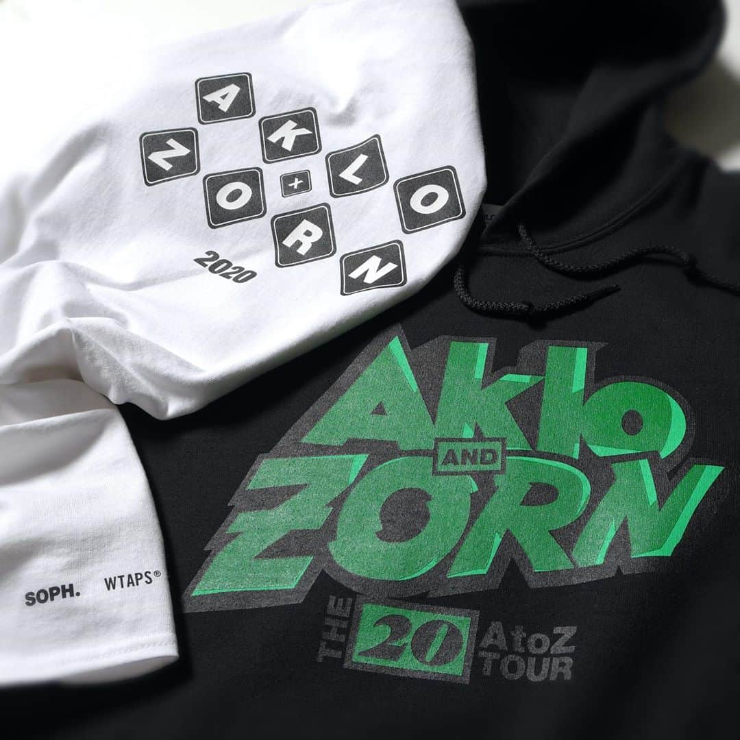 ZORNさんのインスタグラム写真 - (ZORNInstagram)「先日公開された2人による新曲「ZORN "Have A Good Time feat. AKLO"」も話題を呼ぶ中、 ツアー会場で販売されるオフィシャル・グッズのビジュアルが発表された。  販売されるのはフーディ、Tシャツの2種で、フロントグラフィックを『WTAPS』西山徹氏、 @tetsu_nishiyama  バックグラフィックを『SOPH.』清永浩文氏 @kiyonaga_soph が担当と、ZORNとAKLOだからこそ成し得た スペシャルなアイテムとなっている。数量には限りがあるとのこと。 ※尚、2公演のチケットは完売致しました。」2月21日 18時05分 - _zorn_