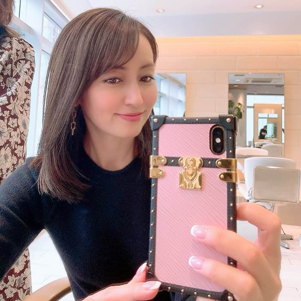 矢田亜希子さんのインスタグラム写真 - (矢田亜希子Instagram)「カラーとトリートメントしてもらいました‼︎ カラーはアッシュグレージュだそうです。 #air銀座#美容院#ヘアカラー#ヘアトリートメント#カラー担当はみっちゃん#みっちゃんにお任せ#トリートメントでつるつる」2月21日 18時17分 - akiko_yada