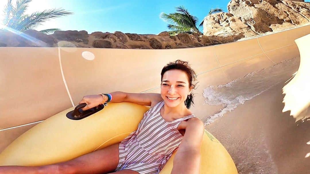 のインスタグラム：「旅の合間のメンテナンス。﻿ ﻿ ハワイでガッツリ紫外線浴びてきたので、ケアしてきました✨﻿ ﻿ 高濃度ビタミン点滴注入☺﻿ ﻿ 紫外線対策としてチョイスしたメニューだったのですが、﻿ 免疫力アップに効果的とのこと👏﻿ ﻿ ﻿ ﻿ 一石二鳥！﻿ ﻿ ﻿ ふだんのお手入れや予防と組み合わせて★﻿ ﻿私の投稿見たと受付で伝えていただくと、10%オフになります🎵 良ければぜひー！ ﻿ ﻿ @filler_clinic﻿ #pr﻿ #フィラークリニック #フィラークリニック横浜院 #皮膚科#美容皮膚科# #注入専門#高濃度ビタミン点滴#ビタミン点滴 #アウラニディズニー﻿ #コオリナ﻿ #ハワイ#AulaniResort#Aulani﻿﻿﻿ #hawai#リゾート#リゾートホテル#海好きな人と繋がりたい#ボディーボード#マリンスポーツ#海好きな人と繋がりたい﻿﻿ #旅したくなるフォト #travelstagram  #lynn_trip #旅 #travelme #travel #traveler #トラベラー ﻿﻿﻿ #旅好きな人と繋がりたい﻿﻿﻿」