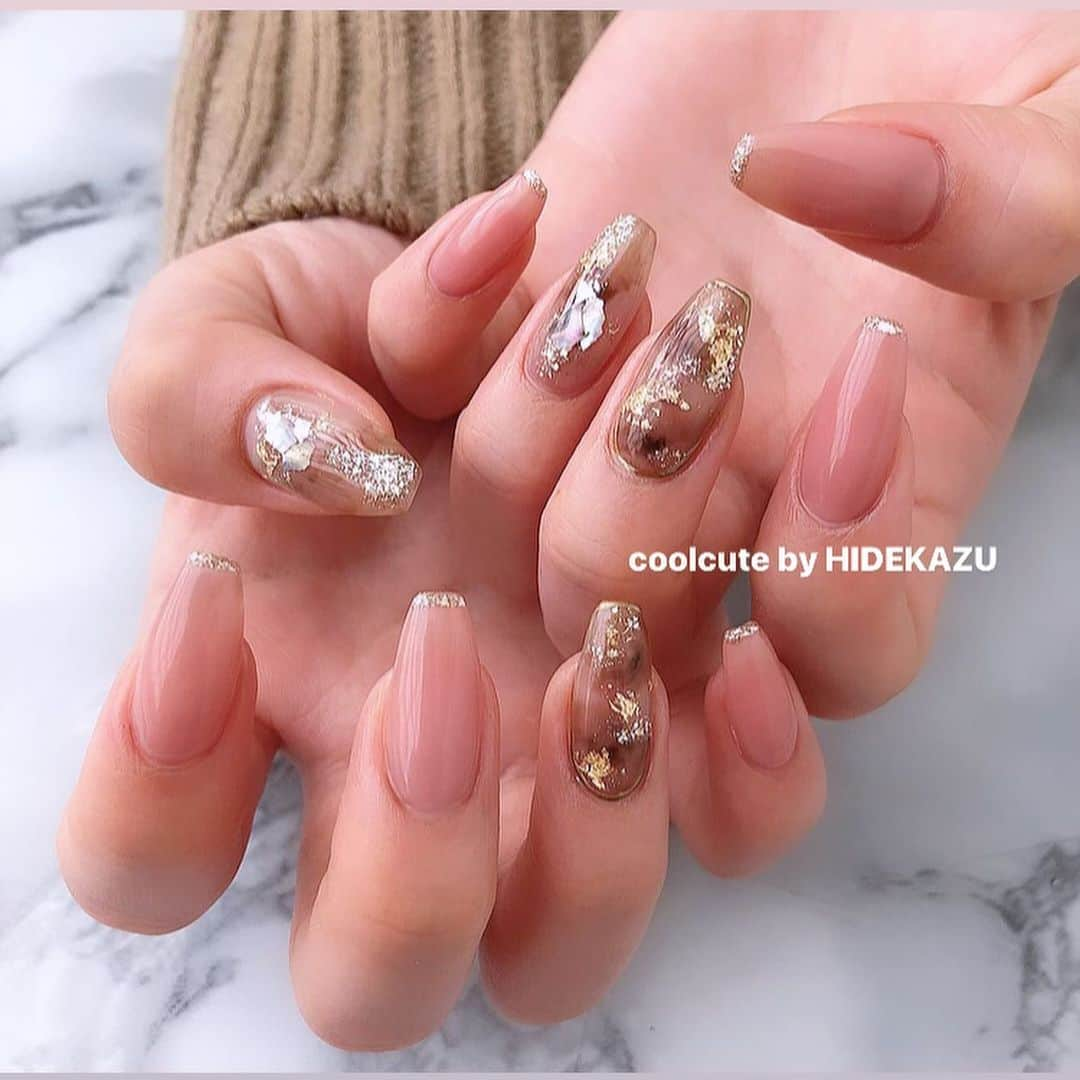 _hidekazu_さんのインスタグラム写真 - (_hidekazu_Instagram)「キレイめニュアンス☆ ・ シンプルにキレイめなニュアンスネイル💅🏼 ・ ・ セレクトグリッタームーンゴールド✨ @tsumekira ・ ・ ・ ・ ネイル施術、レッスンのご予約お問い合わせはこちらから⬇️ プライベートサロンCoolCute 中目黒駅徒歩２分  ご予約はLINEより LINE 🆔→「@ghu9662h」 ※@マークをつけたままご検索ください。  もしくはプロフィールの「メール」よりお問い合わせください。  新店舗につき、ご新規様大歓迎。 お気軽にお問い合わせくださいませ。  #おしゃれ#ファッション#かっこかわいい#coolcute#hidekazu#メンズネイリスト#ネイル#ジェル#ジェルネイル#ジェルアート#ネイルデザイン#ネイルアート#大理石ネイル#天然石ネイル#大人ネイル#グレージュネイル#グリッター#スモーキーネイル#ラメネイル#グリッターネイル#シェルネイル #nail#nails#nailart#nailartist#gelnail#naturalstone#naturalstones#nailstagram#Instanail」2月21日 18時34分 - _hidekazu_