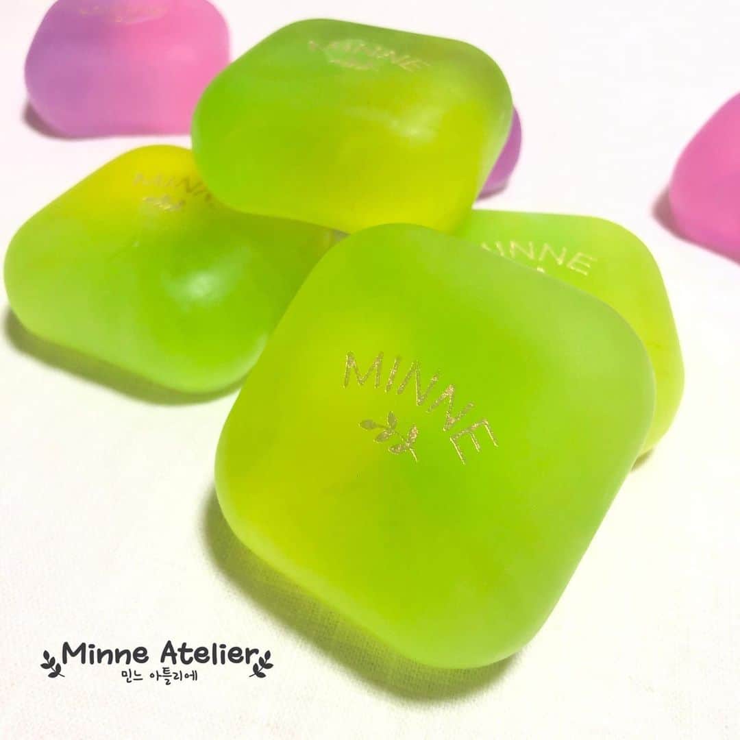 minne_atelierのインスタグラム：「은은하게 노랑&초록 그라데이션💛💚 . . -•-•-•-•-•-민느 아틀리에-•-•-•-•-•- •자격증반 •원데이클래스/취미반 •주문제작 . ✨카톡ID : minne0320 or DM . . . #minne  #민느 #민느아틀리에 #노원천연비누공방  #천연비누공방 #노원공방  #디자인비누 #천연비누 #수제비누 #비누  #mp비누 #cp비누 #숙성비누 #비누선물 #선물 #선물추천 #기념일선물  #답례품 #돌답례품 #결혼답례품 #개업답례품  #비누답례품 #천연비누답례품  #원데이클래스 #취미 #주문제작 #클래스문의」