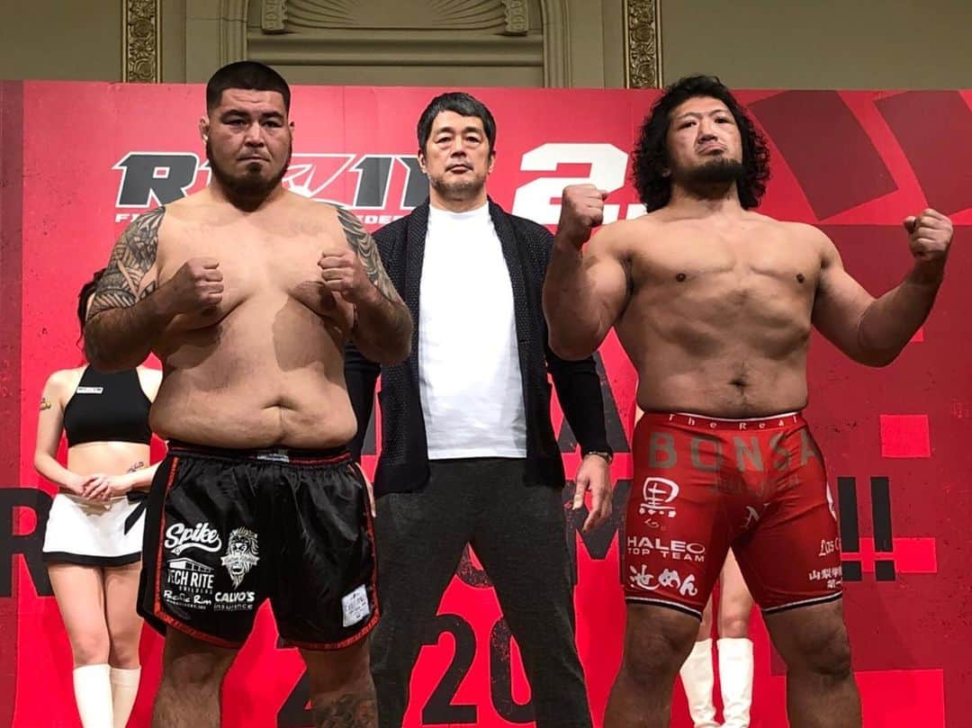 高田延彦さんのインスタグラム写真 - (高田延彦Instagram)「RIZIN21.浜松アリーナ！やっぱりデカイなあ、二人とも！ヘビー級マッチは人気者.ロッキーマルティネスVS元刑事の関根シュレック秀樹。 #rizin21  #浜松アリーナ  #ヘビー級マッチ  #人気者  #ロッキーマルティネス  #元刑事  #関根シュレック秀樹」2月21日 18時46分 - takada_nobuhiko