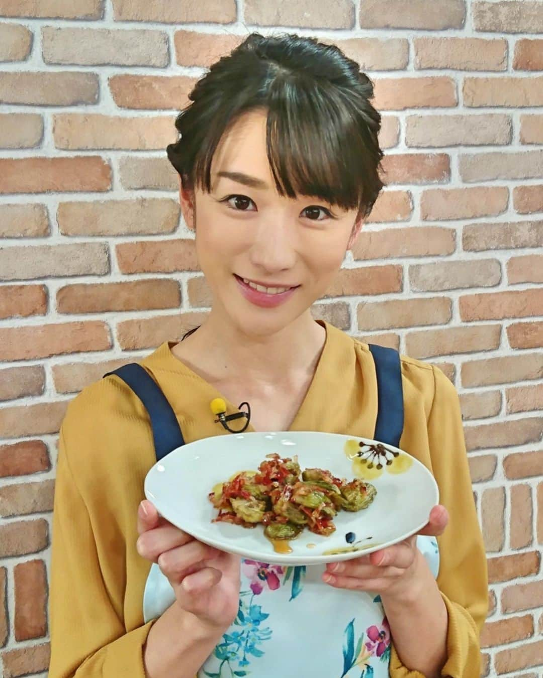 堂真理子さんのインスタグラム写真 - (堂真理子Instagram)「明日の「おかずのクッキング」は、素材のレシピから、ふきのとうを使ったレシピをご紹介します♫苦味のあるふきのとうも、土井先生のレシピで更に美味しく食べやすくなりますよ💕テレビ朝日で土曜日あさ4:55〜です！是非ご覧下さい😊 　#おかずのクッキング　#ふきのとう　#素材　#レシピ　#テレビ朝日　＃堂真理子　#アナウンサー　#アナウンサー衣装 #afternoontealiving」2月21日 18時48分 - mariko_do