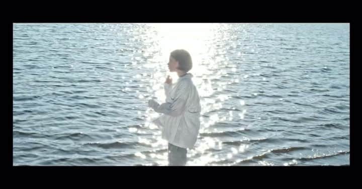 佐々木まゆのインスタグラム：「オリジナル曲がYouTubeに上がりました。 最初は私じゃないよ設定だったけどどこ言ったんだろうその設定😃😃」