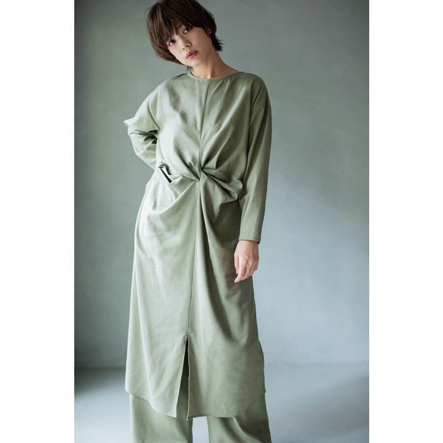 石川瑠利子のインスタグラム：「. . @marechalterre_official  シンプルだけど細部にこだわりが感じられるお洋服🥺💕 . . #marechalterre #fashion #code #マルシャルテル #ファッション」