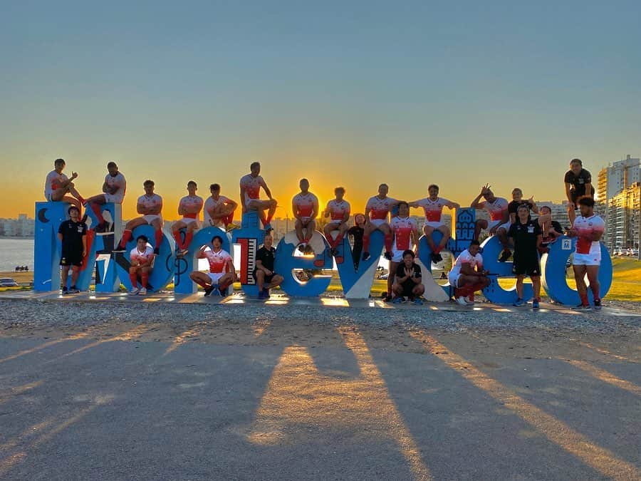 藤田慶和さんのインスタグラム写真 - (藤田慶和Instagram)「TEAM PHOTO IN URUGUAY🇺🇾 #セブンズ #日本代表 #sevens #japan #uruguay #montevideo #南米 #遠征 #teamphotogears #sunset #夕日」2月21日 19時05分 - yoshikazu15