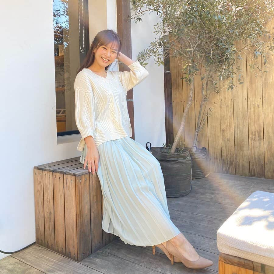 中庄司愛希さんのインスタグラム写真 - (中庄司愛希Instagram)「ユニクロ @uniqlo のシフォンプリーツロングスカートお試しさせてもらったよ💕 . 春のトレンドカラーのミントグリーンのスカート💚 . 綺麗なプリーツと優しい雰囲気を 醸し出してくれるミントグリーンで ほんわか優しいコーデになってお気に入り🌸 . 私は身長154cmのSサイズなんだけど、 トップスのサイドに切り込みがあることで スタイルアップ効果⤴️ . . . @with_mag_official  @withgirls_official  @with_magazine.jp . #uniqlo #ユニクロ #ユニクロスカート族 #ユニクロのワンピース #uniqlo2020ss #シフォンプリーツロングスカート #withgirls_MYUNIQLODAYS #withgirls_jp #withgirls_ファッション #pr  #ゴルフ初心者 #ゴルフ女子 #golfgirls #ゴルフ #골프 #高尔夫  #golf #初心者ゴルファー #ゴルファー #ゴルフ友達 #ワークアウト #トレーニング #スポーツ #トレーニング女子 #スポーツ女子 #ゴルフビギナー」2月21日 19時05分 - aki_nakashoji_golf