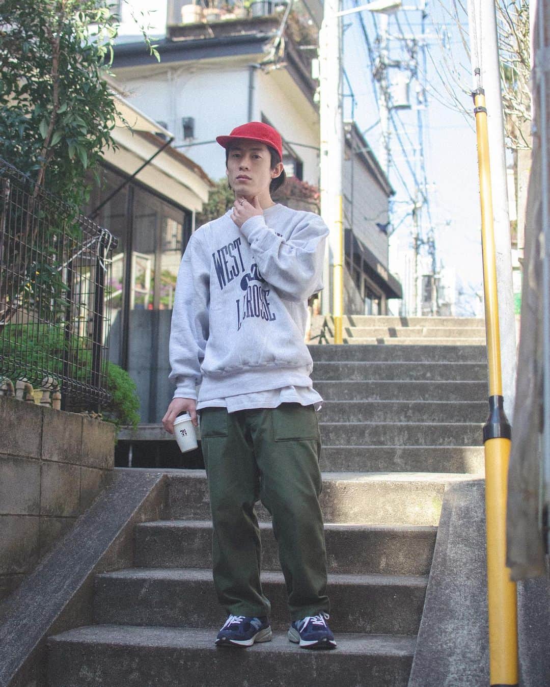 yukiのインスタグラム：「ㅤㅤㅤㅤㅤㅤㅤㅤㅤㅤㅤㅤㅤ  hendersheme ジェットキャップ 90's champion reverse weave三段プリント　 CIOTA ベイカーパンツ w990nv3 セブンイレブンホットコーヒーR」