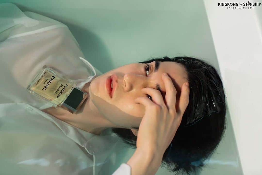 Just a girlさんのインスタグラム写真 - (Just a girlInstagram)「Lee Dong Wook @leedongwook_official  For Harper’s BAZAAR Korea February Issue 2020 💜 . . . . #이동욱 #LeeDongWook #asianboy #맞팔 #셀스타그램 #셀카 #얼스타그램 #데일리 #선팔 #인스타그램 #koreanboy #l4l #f4f  #like4like  #おしゃれ #オシャレ #いいね返し #フォロー #韓国人 #韓国 #セルカ #自撮り #ファッ #chanel」2月22日 4時40分 - cecithegirl