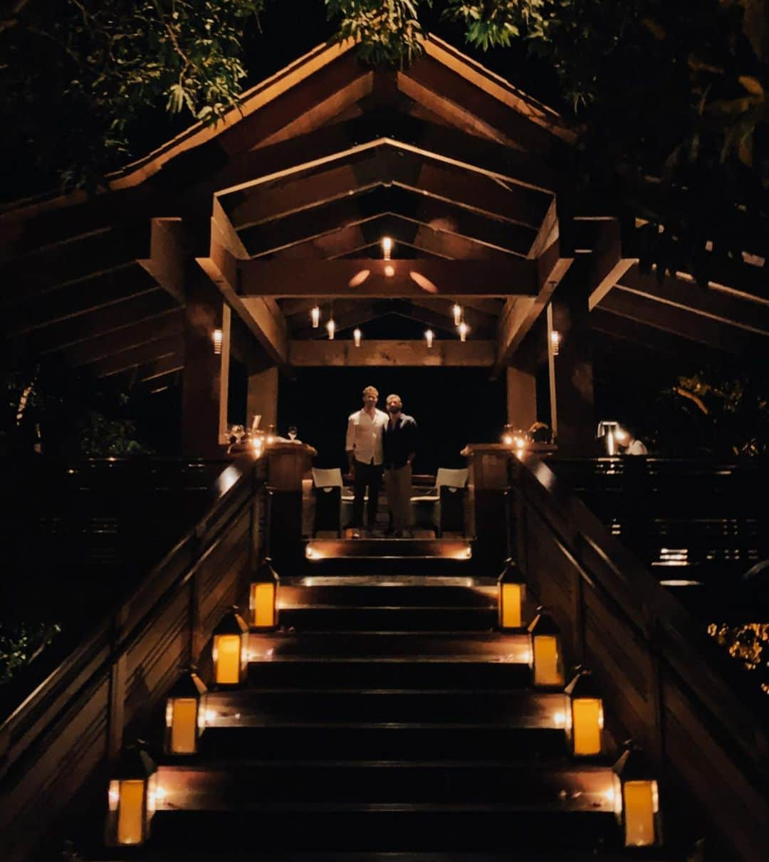 トラビス・ウォールさんのインスタグラム写真 - (トラビス・ウォールInstagram)「The Treehouse at @hotelwailea is hands down the best dining experience I’ve ever had! Thank you to the staff and chefs for an unforgettable stay! !! Leaving Maui with a full stomach and heart! #hotelwailea #hotelwaileatreehouse #adultsonly #visitmaui #relaischateaux #privatedining」2月22日 5時44分 - traviswall