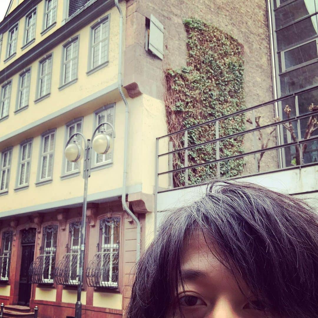 白井眞輝さんのインスタグラム写真 - (白井眞輝Instagram)「It’s Frankfurt in Germany, the house of Goethe. ドイツのフランクフルトのゲーテさんち。」2月21日 20時59分 - masakishirai_alexandros