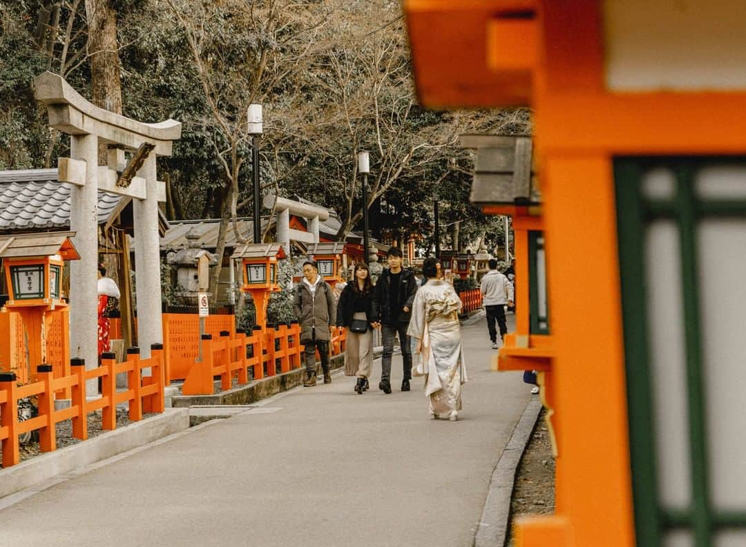 MagicalTripさんのインスタグラム写真 - (MagicalTripInstagram)「Hello! This is MagicalTrip @magicaltripcom. Did you check the tour we introduced yesterday? Today, let me introduce one unique experience we have in Kyoto!! We just published Kyoto Kimono Photography Tour in Gion. I really recommend this tour especially to those who would like to post beautiful and gorgeous pictures of you on IG or wherever.  You will be outstanding wearing Kimono (Japanese traditional cloth). Kyoto old town is the best place to take photos with you wearing Kimono. A lot of travelers misunderstand that, if foreign tourists wear Kimono, it is weird. This is totally wrong!! I am sure that Kimono fill fit you and it looks good on you.  You will walk around famous locations in Kyoto (Gion and Kiyomizu area). On the way, you will know and touch Japanese culture and history in Kyoto. Our guide will take you through these places (shrines and temples) and explain these. Plus, photos! how amazing haha  If you are interested, please check out the tour from the link in the bio! @magicaltripcom  #magicaltrip #magicaltripcom #walkwithlocals #traveldeeper #localguide #localguides #japantravel #japantrip #japanbeauty #japannature #japantour #kyoto #kyototour #kyototrip #barhopping #kyotofood #kyotonature #kyotolocal #kyotogram #instakyoto #kimono #japanesetradition #kyotophoto #instagramer #igmodel #kimonoexperience #kiyomizu #yasaka #gion #photography」2月21日 21時00分 - magicaltripcom