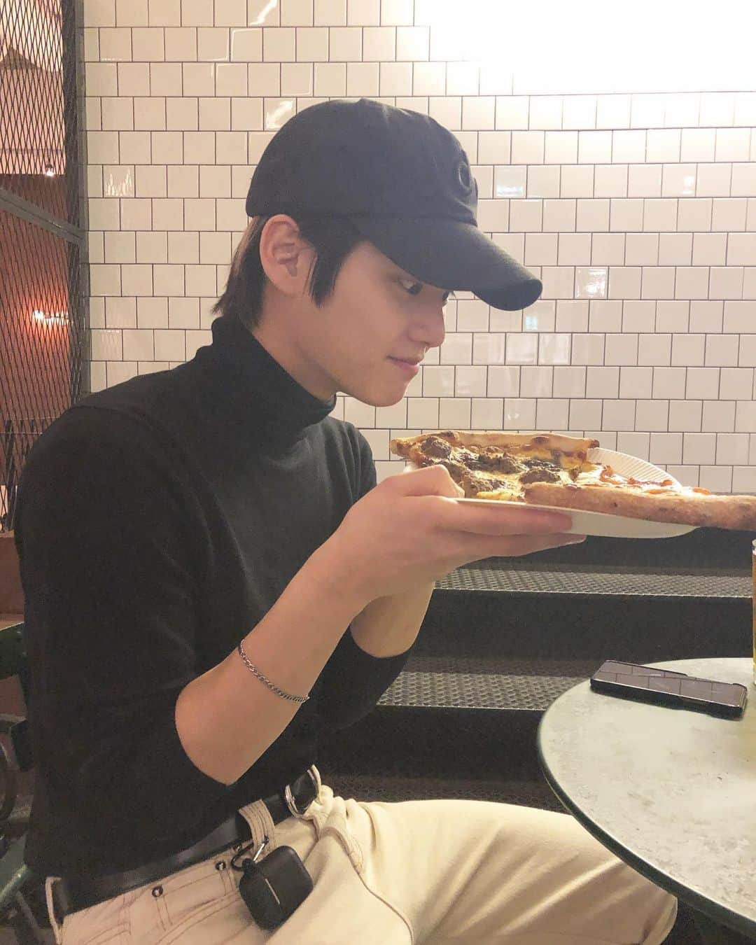 上原潤（JUNE）のインスタグラム：「🥱」