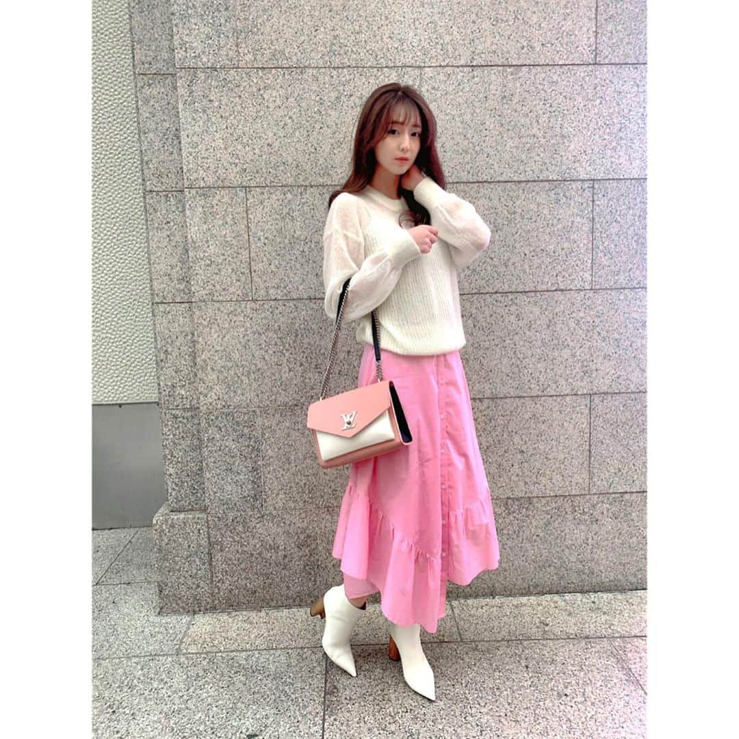 堀尾実咲のインスタグラム：「#cordinate #fashion #portrait 💋💋💋 #tops → @amerivintage  #skirt → @drwcys_official  #shoes → @zara ・  #amerivintage #drwcys #zara」