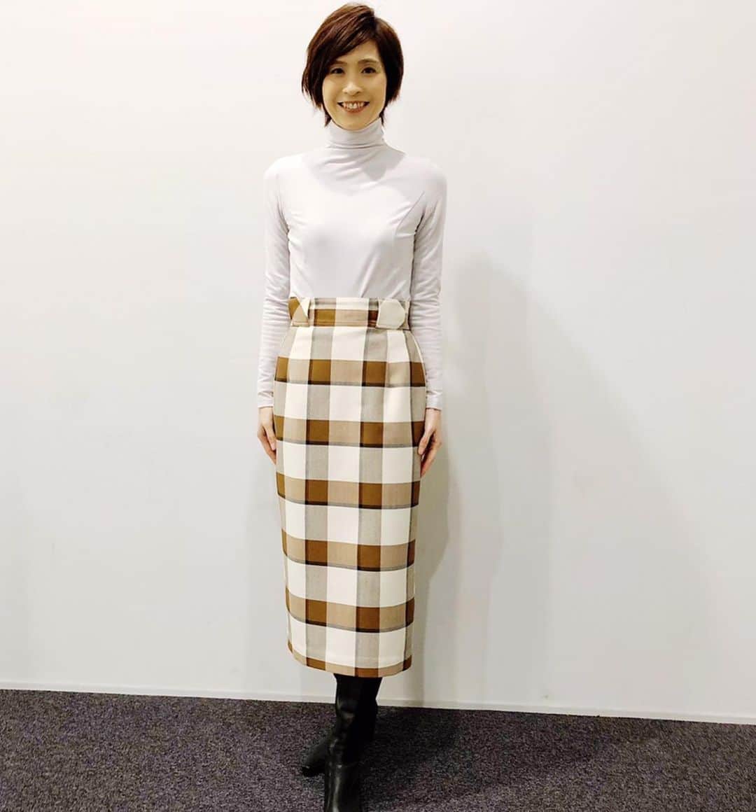 今村涼子さんのインスタグラム写真 - (今村涼子Instagram)「#衣装　トップス　#SANPARIE スカート  #ラピーヌブルー #633ドラえもん天気 #スーパーJチャンネル」2月21日 21時26分 - ryoko.imamu