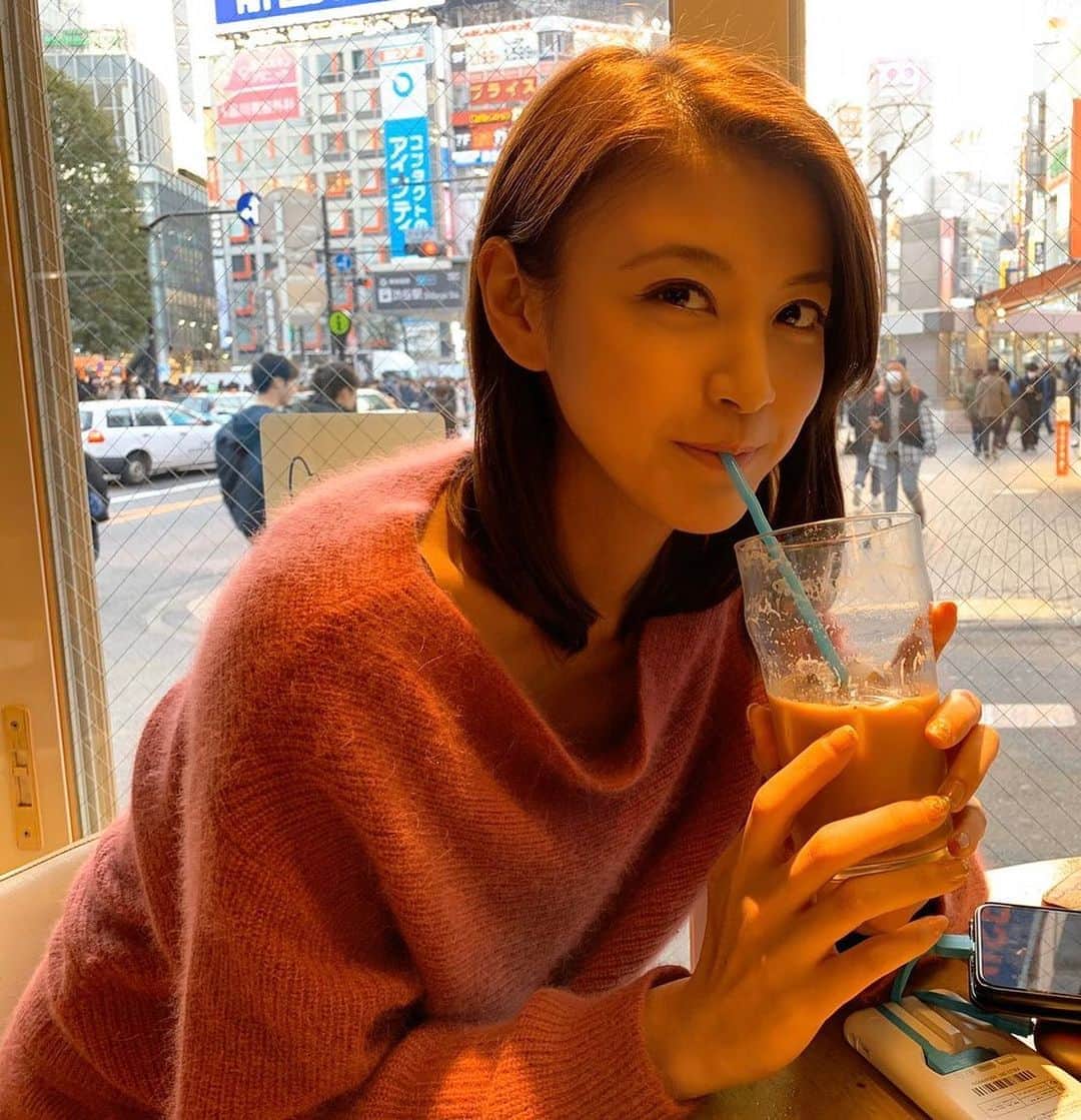 源崎トモエのインスタグラム：「いろんな巡り合わせで楽しみな事たくさんあるし 最近Happyな事ありすぎて毎日楽しい💚💛 . #人生いろいろ #生きてればいいことある  #結果良ければ全て良し #日頃の行いで人生変わるね#happy #smile」
