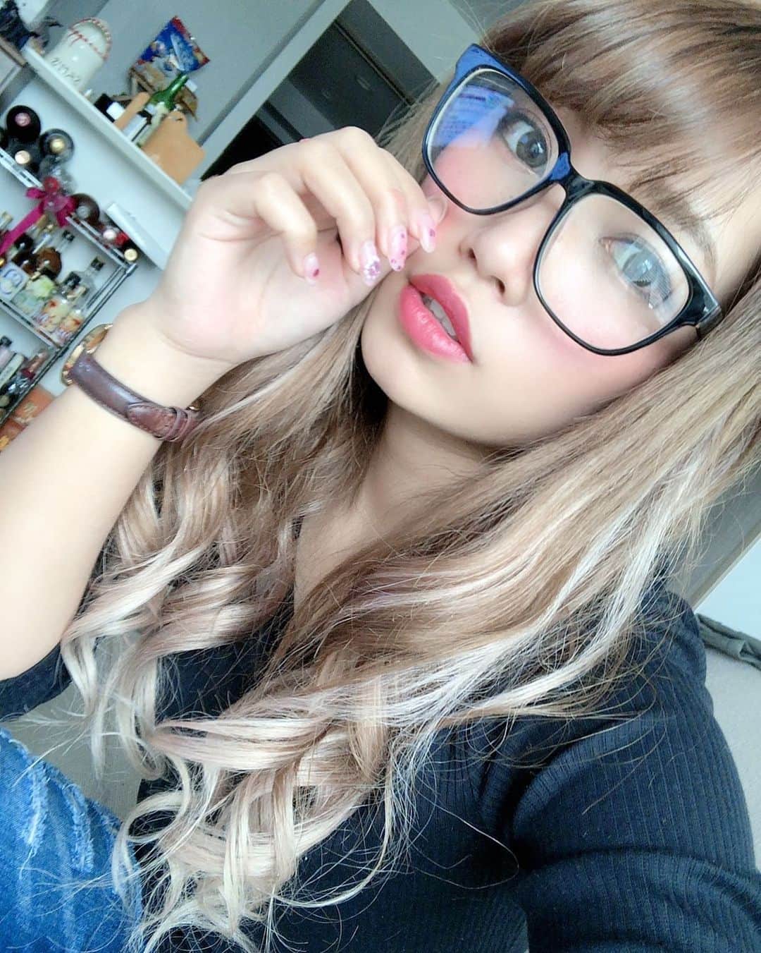 R!Nのインスタグラム：「メガネ女子。 視力2.0です。  #Aldious #アルディアス #selfie #singer #伊達メガネ #エクステ #ハイライト #あるじゃんすー」