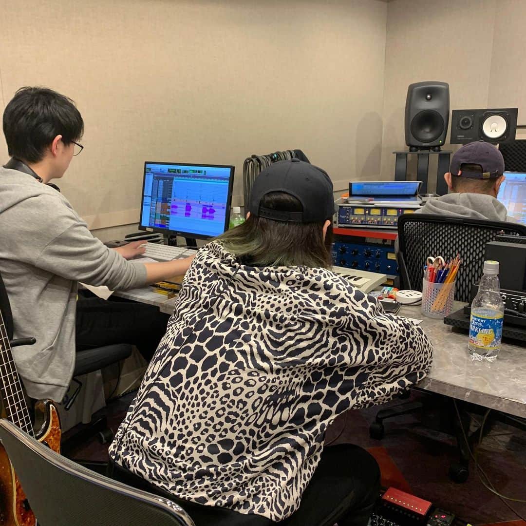 増崎孝司のインスタグラム：「Dimension 31 Recording 終了！ 則竹氏+川崎君&二家本君のリズム隊でコンプリート！Yeah‼︎ 😉」
