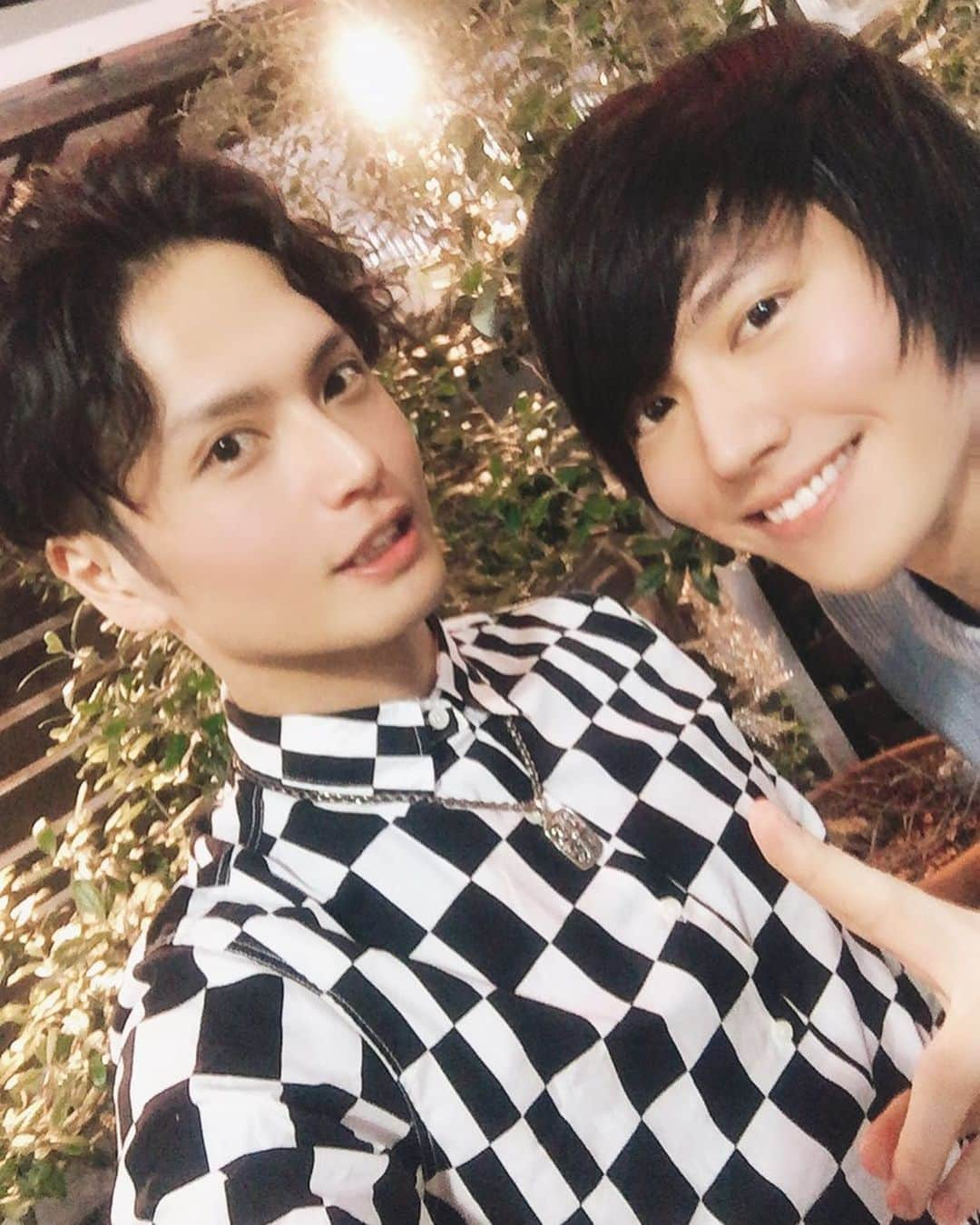 友常勇気さんのインスタグラム写真 - (友常勇気Instagram)「Refresh &Reunion!! #西村さんの所に #髪切りに行って来ました #すると #めちゃくちゃ久々 #山崎大輝 #再会 #友常勇気 #めっちゃ #テンション上がった #相も変わらず #可愛い #ご飯行く約束しました #そして #西村さん #可愛いなぁ  #笑 p.s 明日はいよいよバースデーイベント❗️ 皆様にお会い出来るのを、 心より楽しみにしております☺️🎉✨ ちょっと天候が怪しいので、 是非とも、気を付けてお越し下さい🤗 会場にてお待ちしております🎊」2月21日 21時49分 - yuki_tomotsune